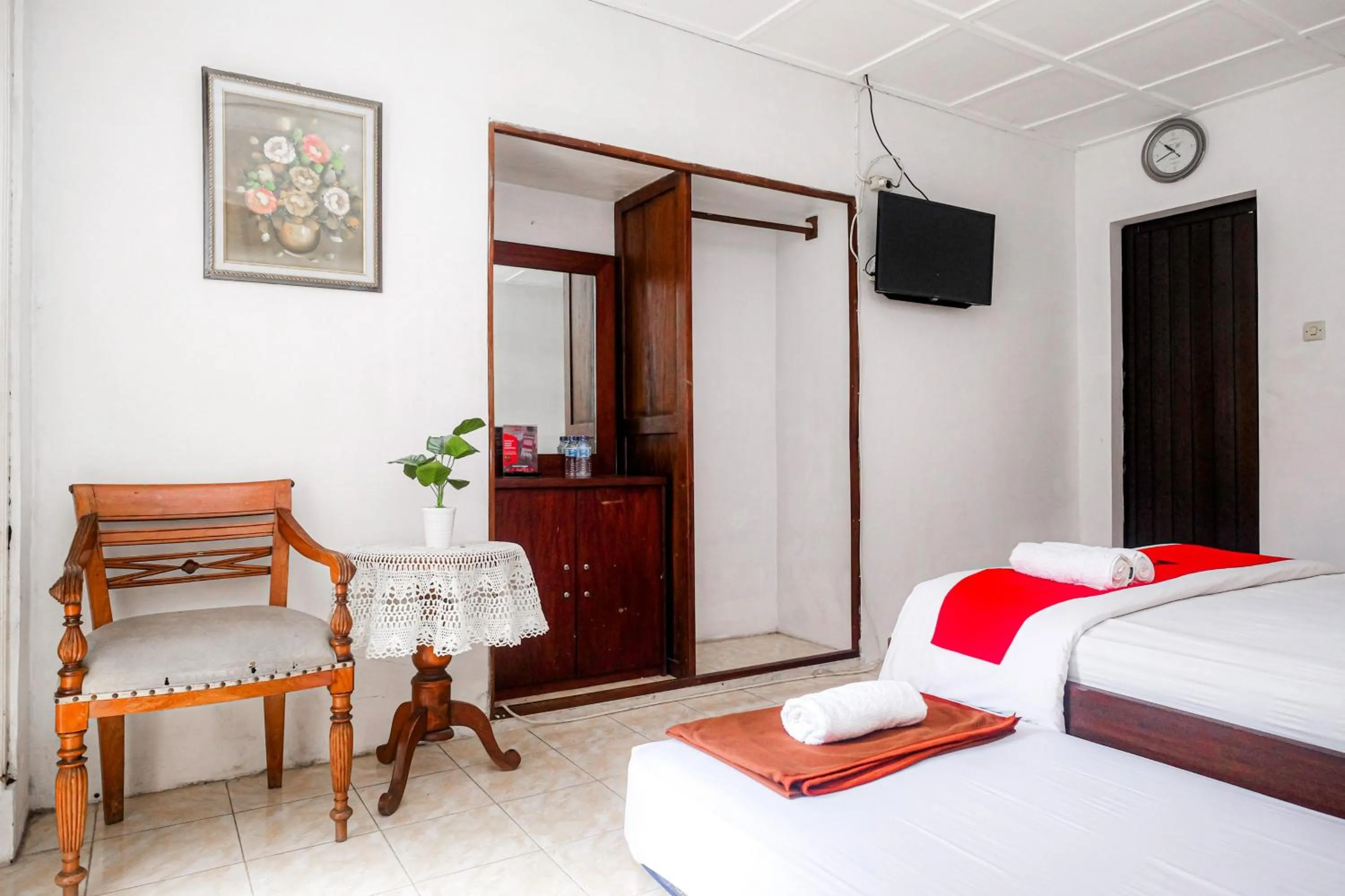 Bedroom, Bed in Reddoorz Syariah near Wijilan Yogyakarta