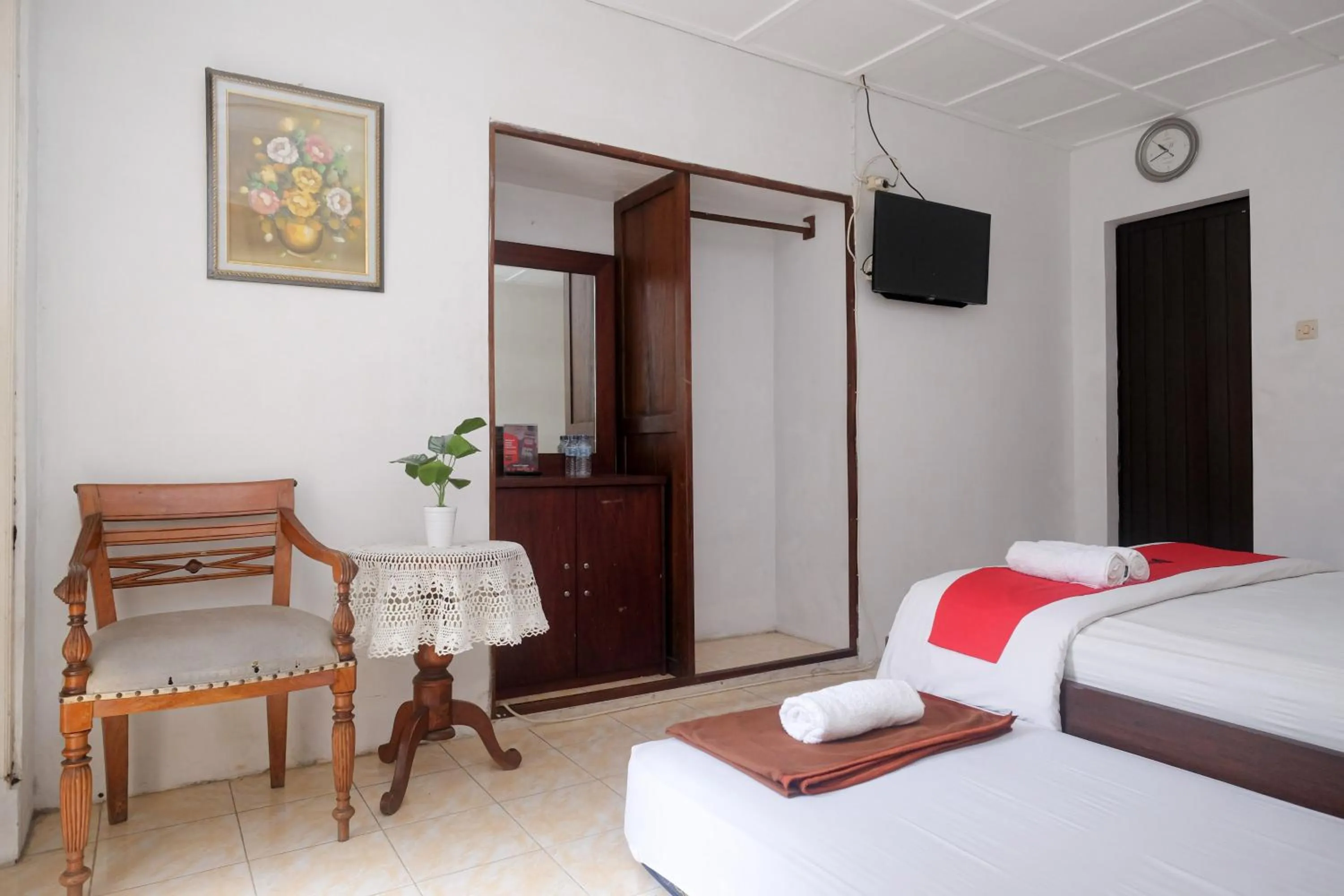 Bedroom, Bed in Reddoorz Syariah near Wijilan Yogyakarta