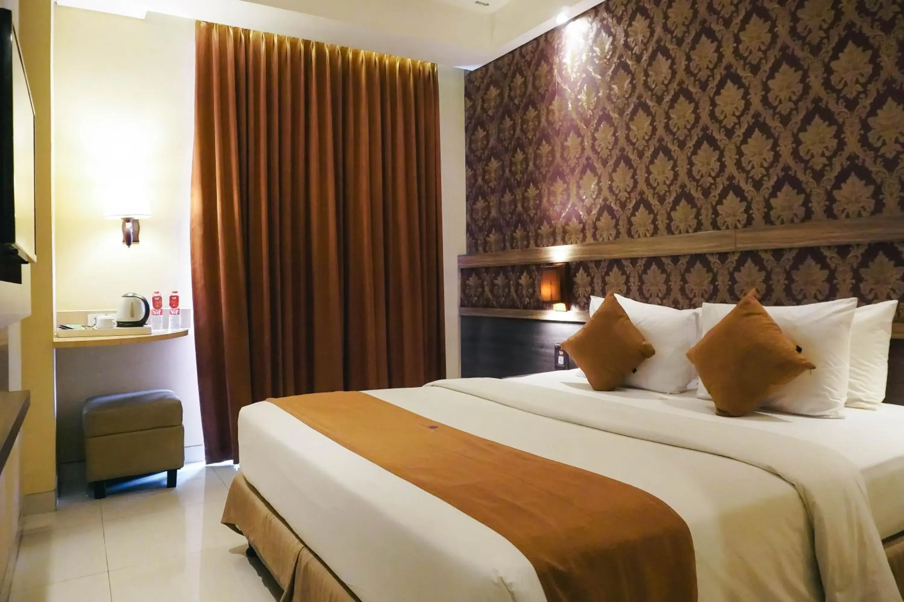 Bed in Crystal Lotus Hotel Yogyakarta Bed in Crystal Lotus Hotel Yogyakarta