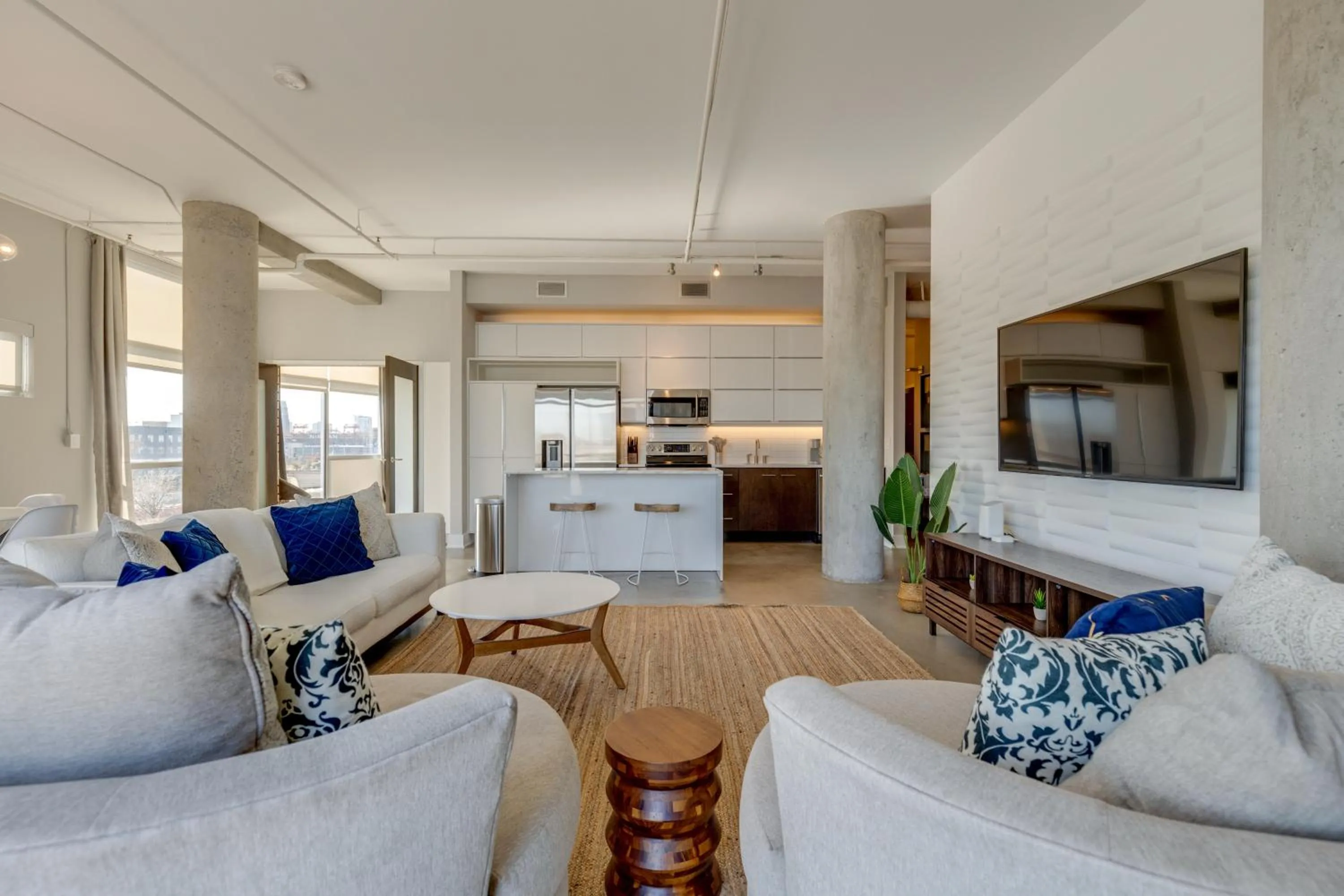 Amazing 2 Bd 4th floor condo with spectacular views