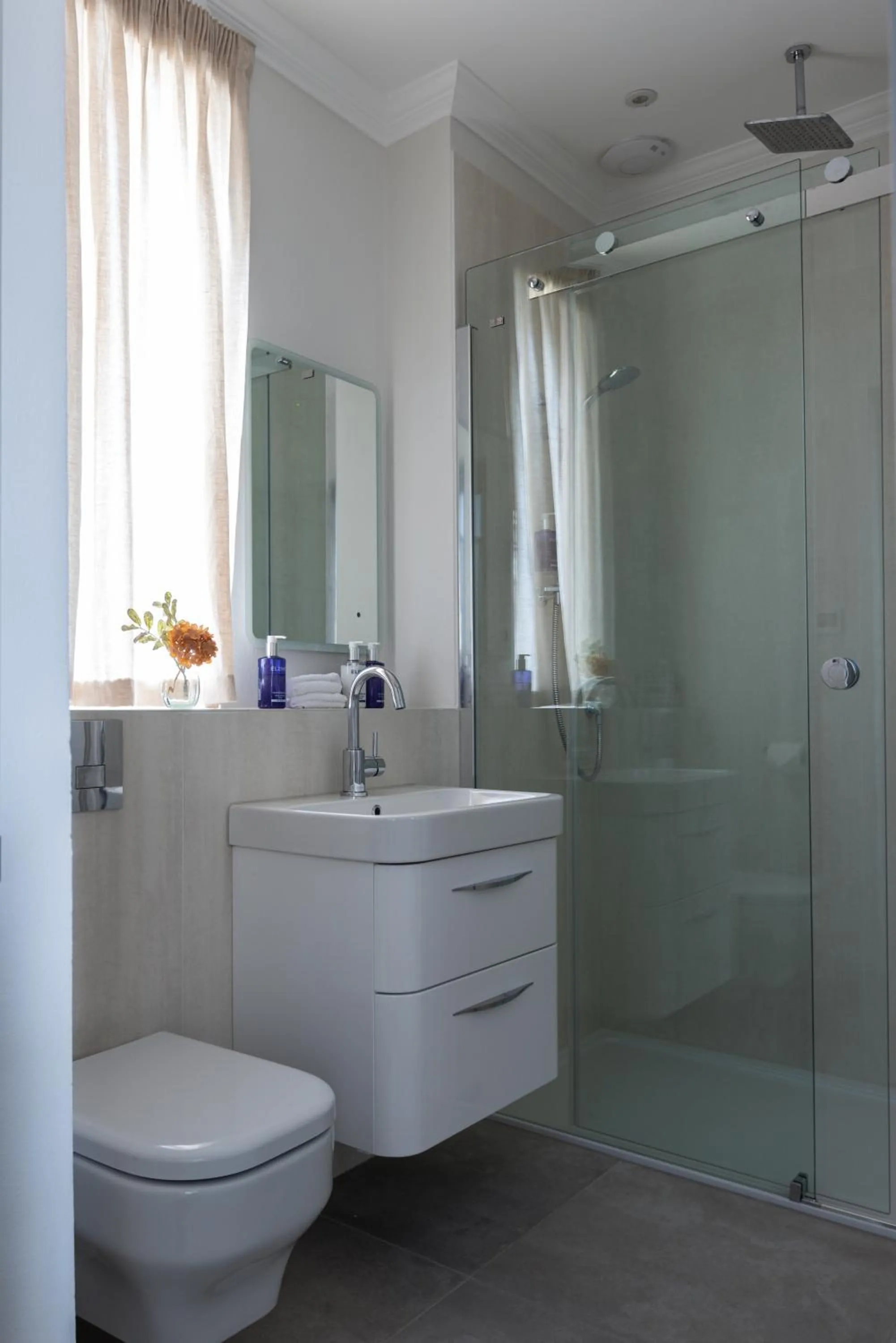 Shower in The White Hart Hotel Lincoln