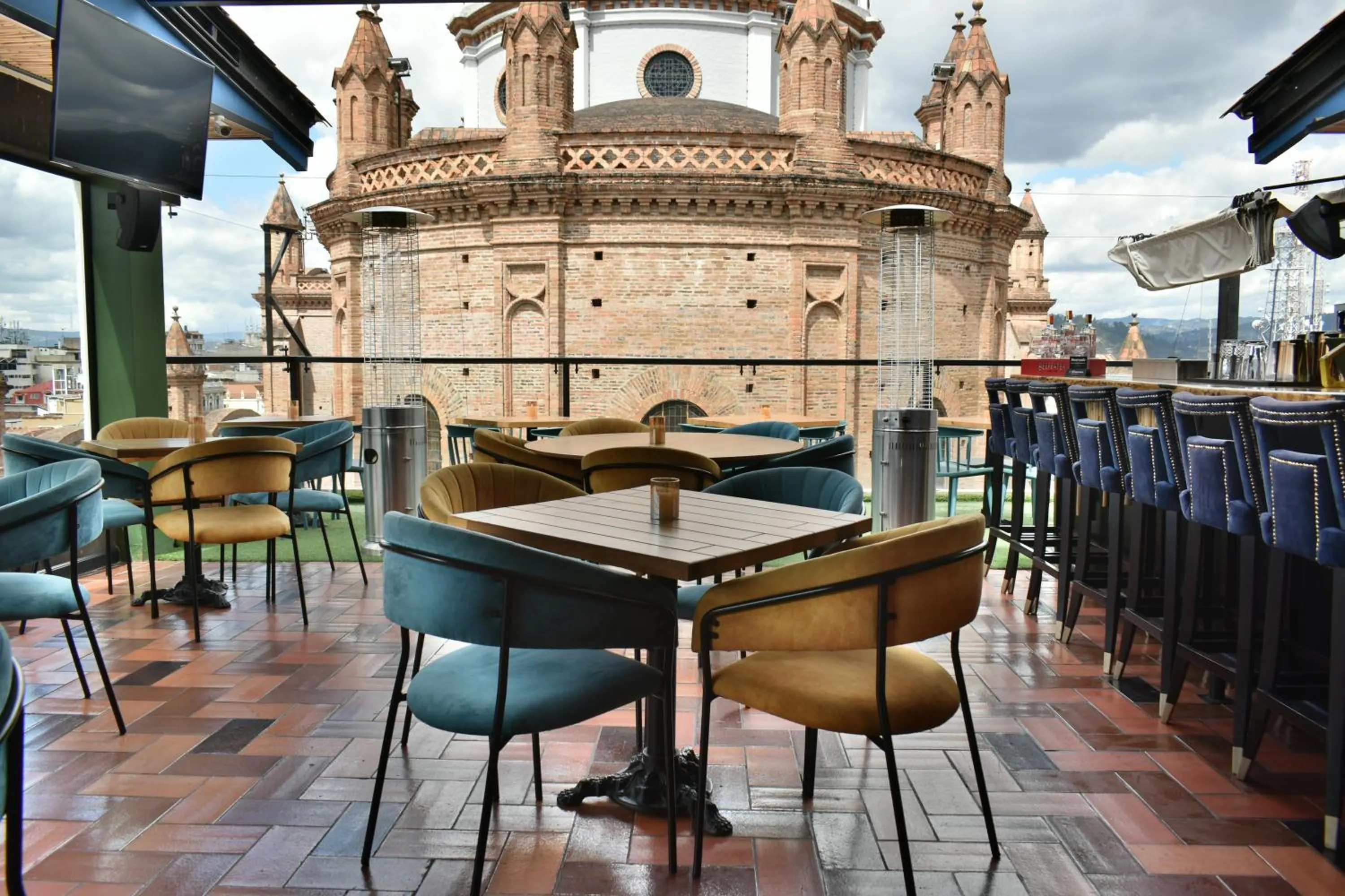 Restaurant/places to eat in Hotel Vaway