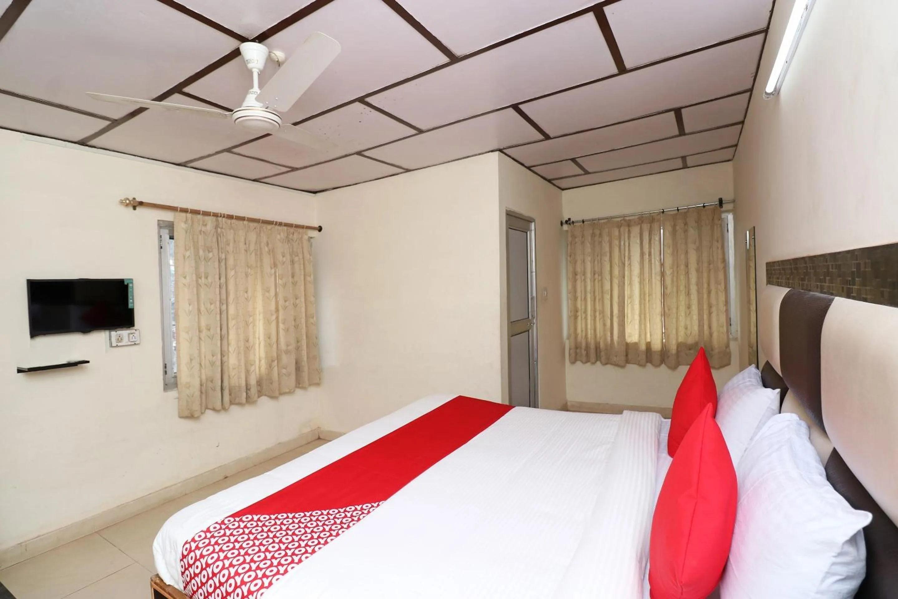 Bedroom, Bed in Hotel O Country Lodge