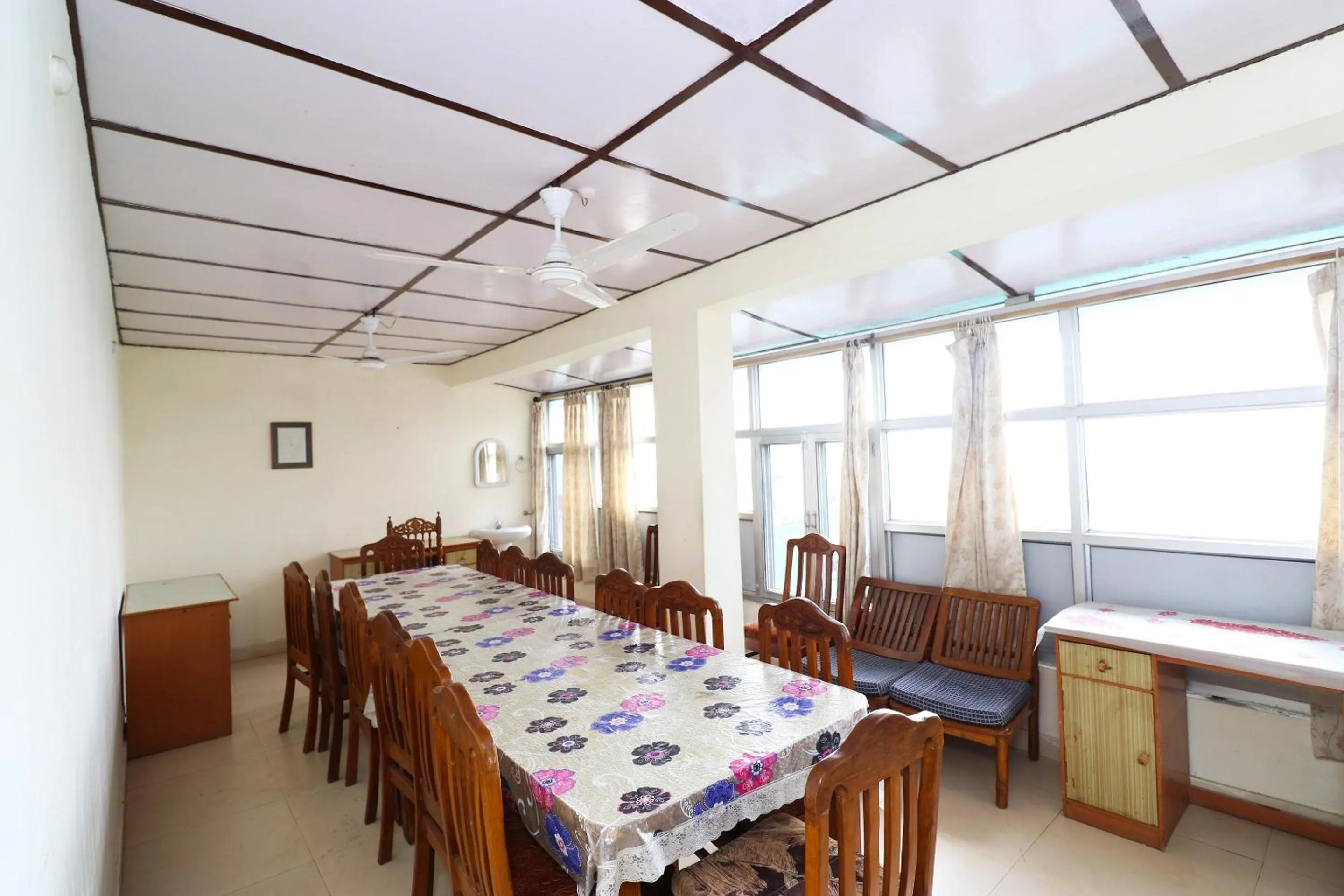 Restaurant/places to eat in Super Hotel O Country Lodge