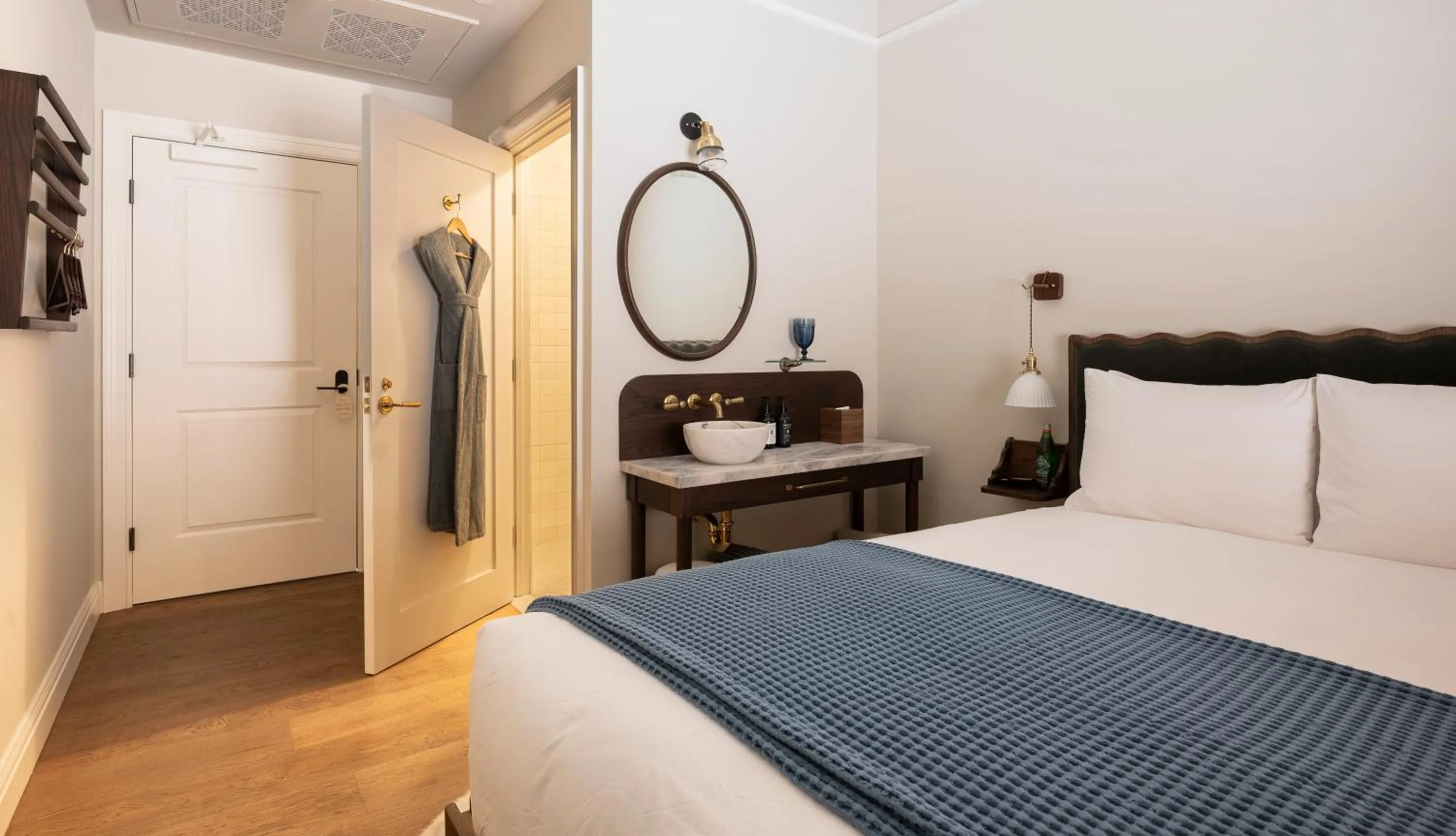 Photo of the whole room, Bed in Gjelina Hotel