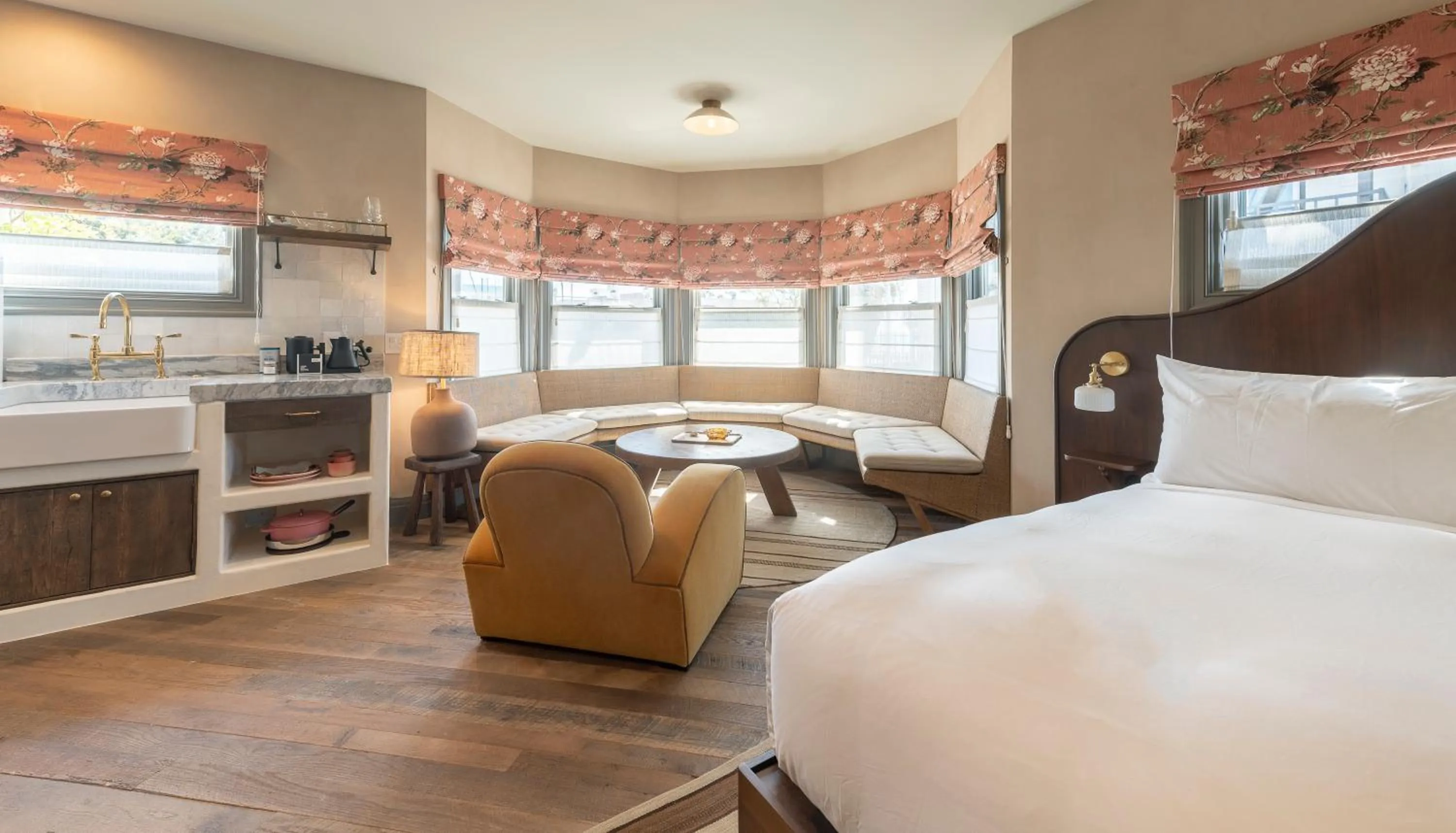 Photo of the whole room, Bed in Gjelina Hotel