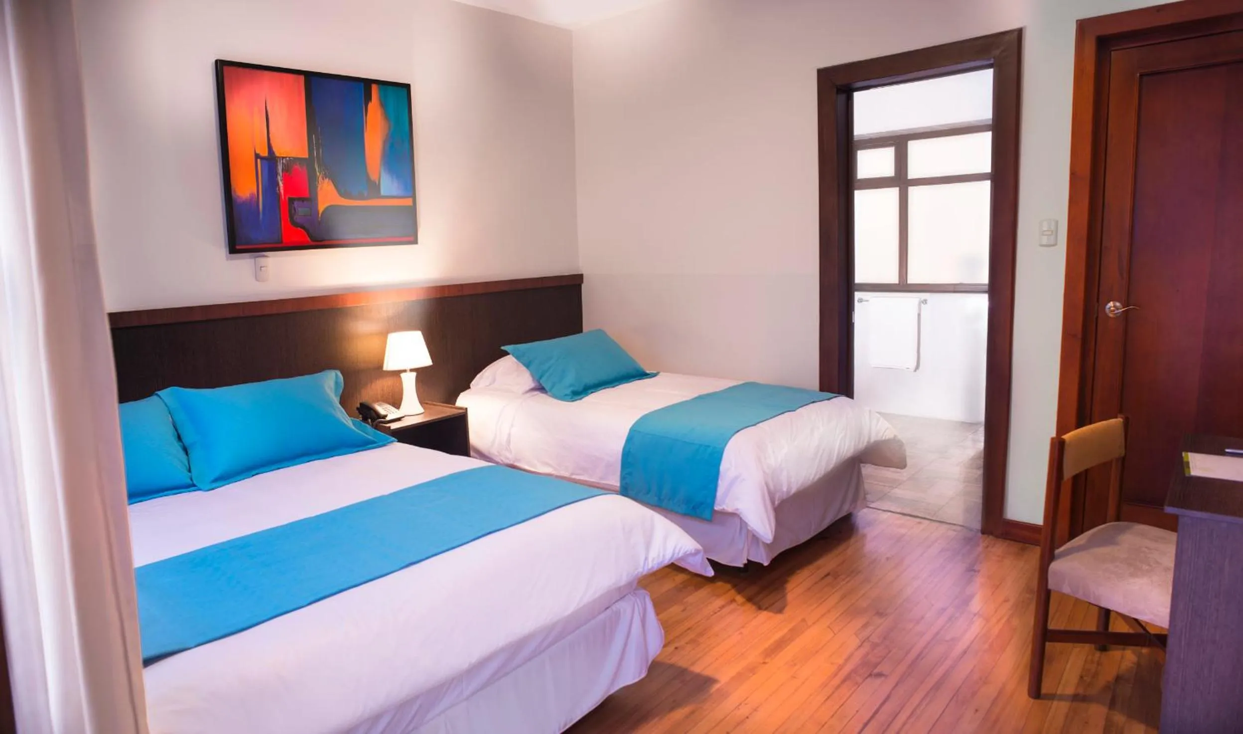 Shower, Bed in Hostal Casa de Lidice
