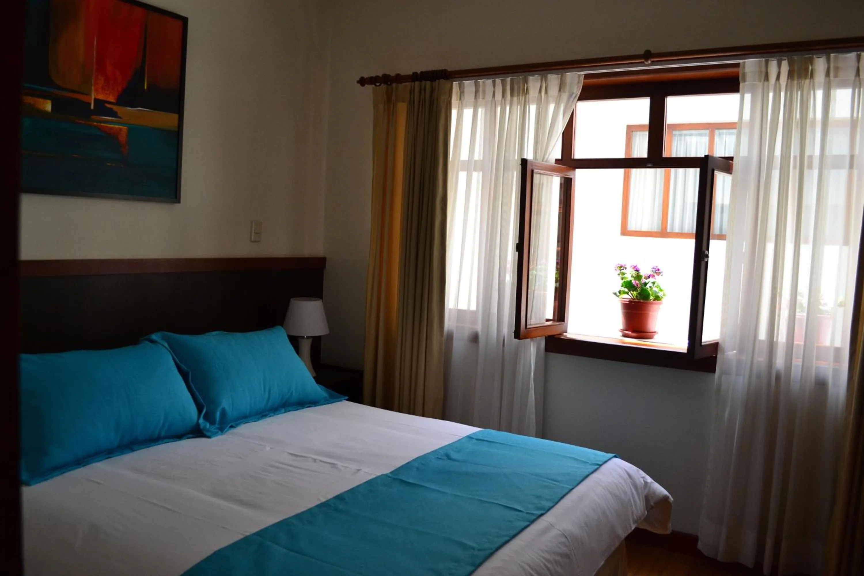 Shower, Bed in Hostal Casa de Lidice