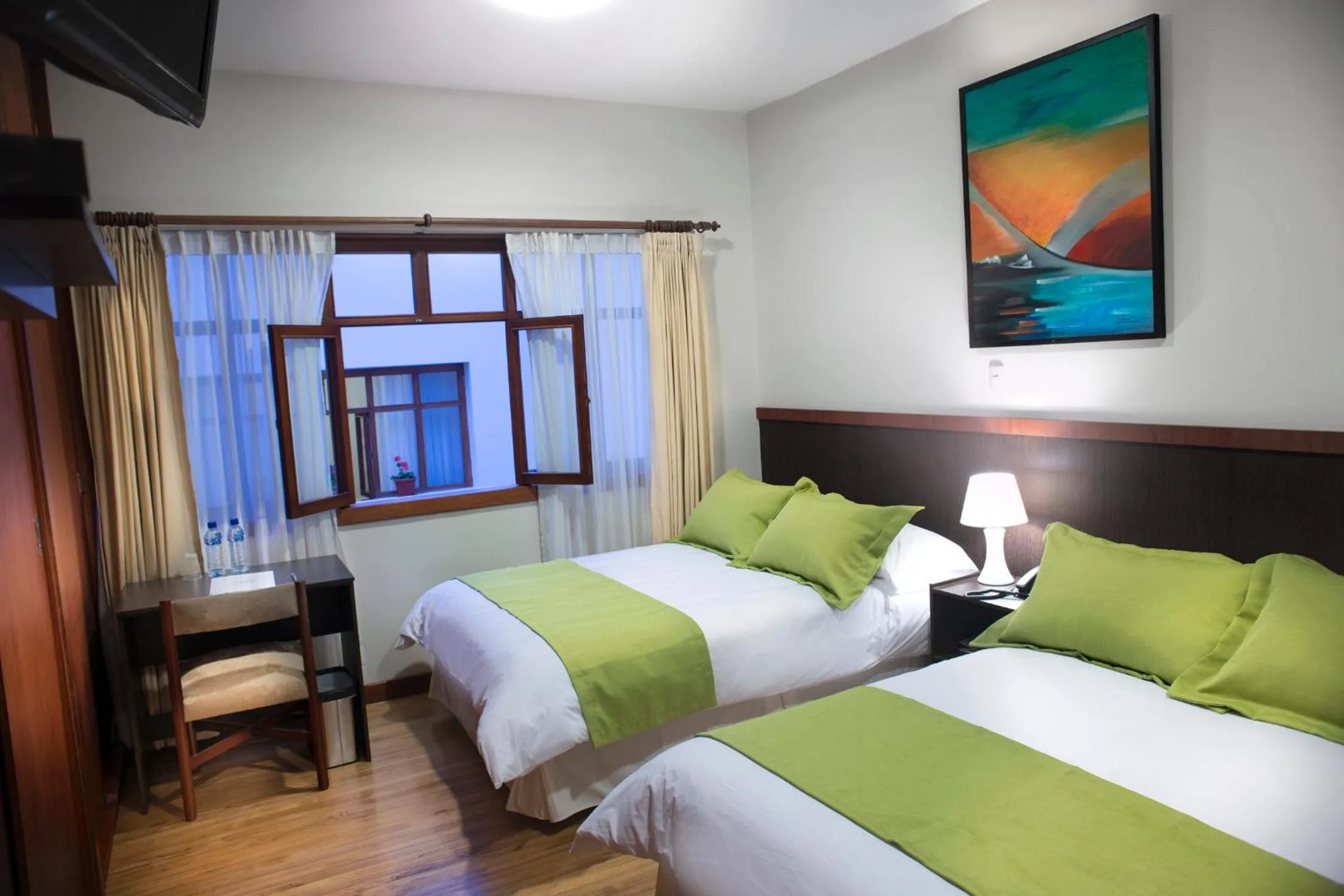 Shower, Bed in Hostal Casa de Lidice