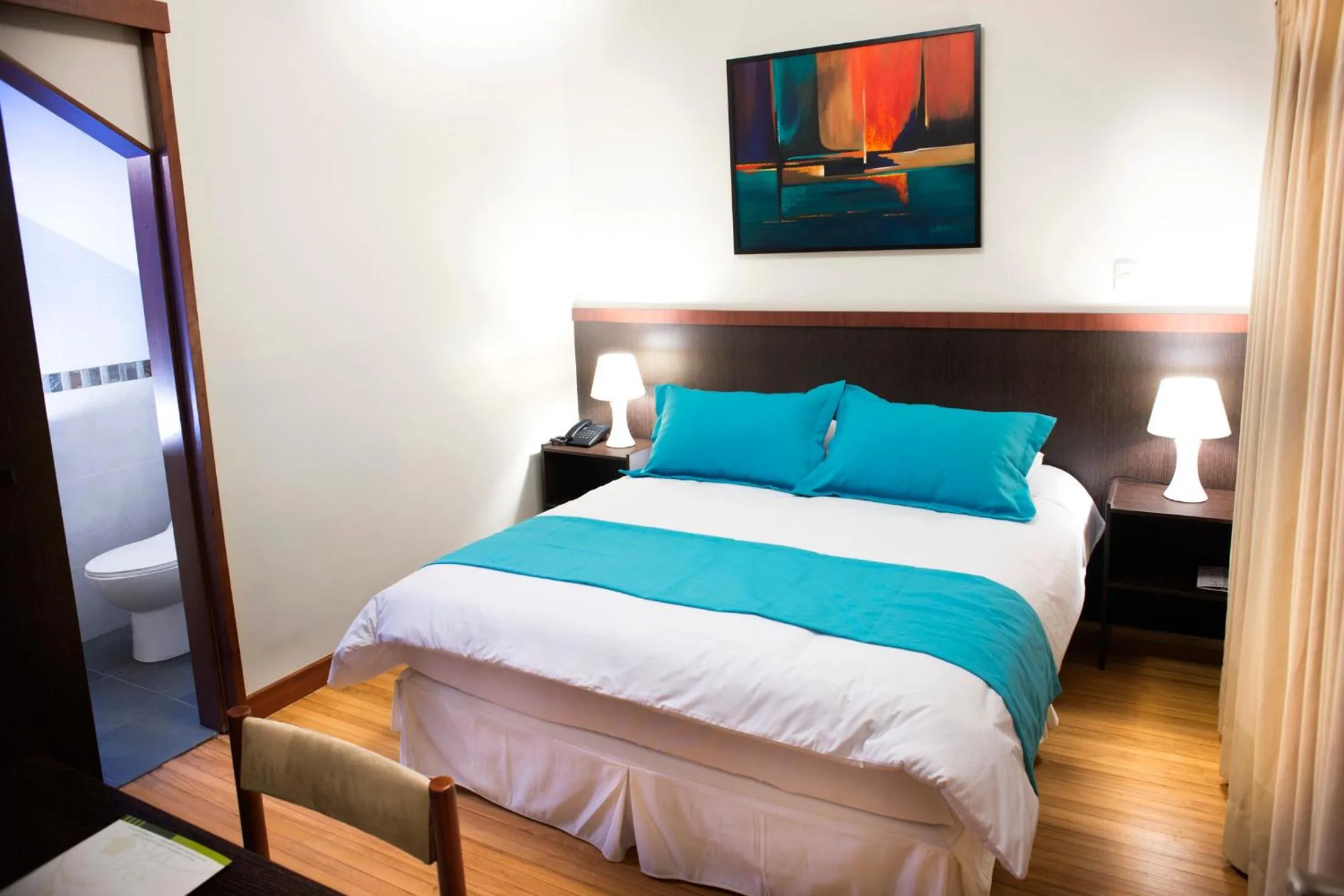 Shower, Bed in Hostal Casa de Lidice