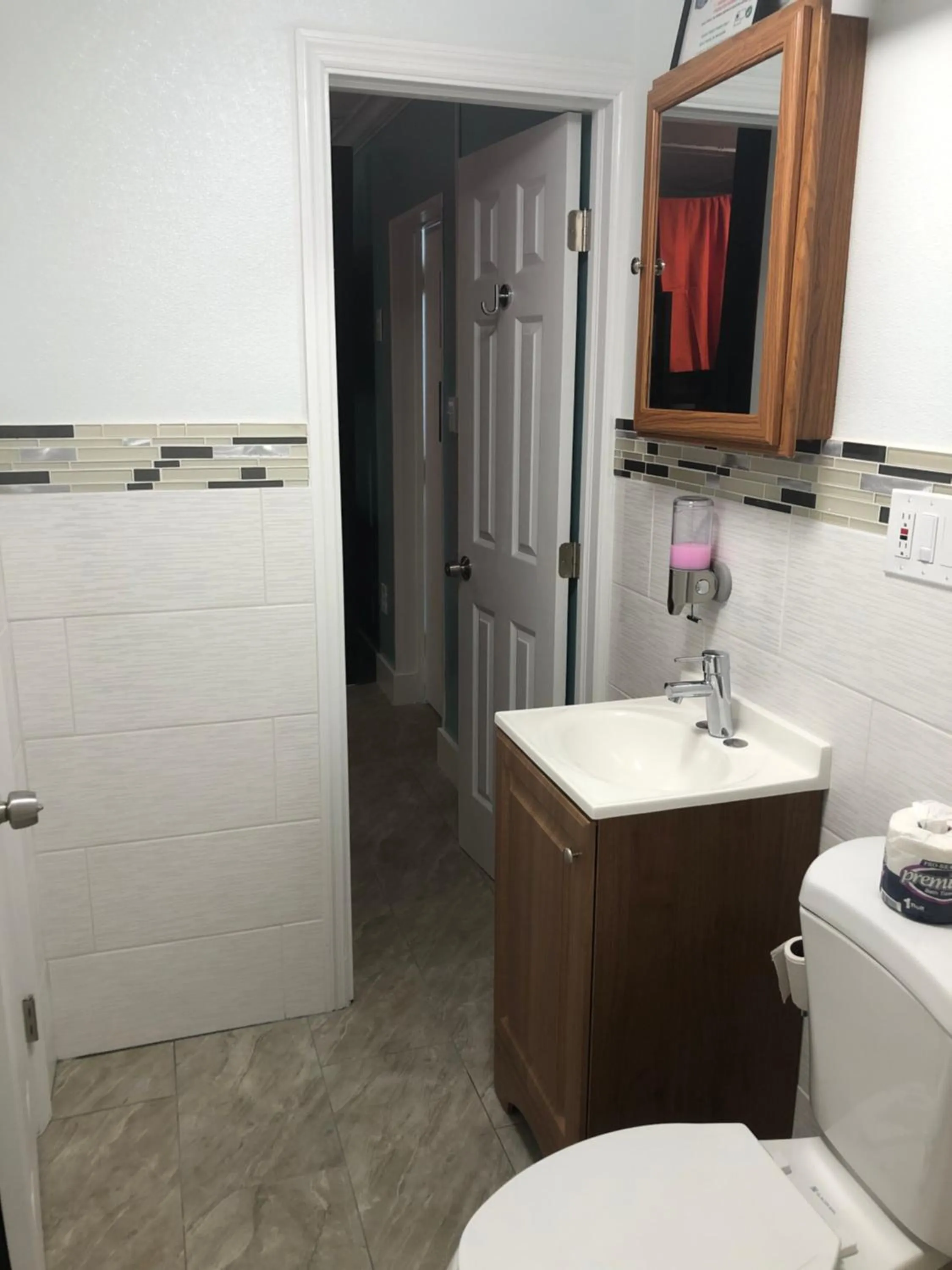 Seashell Motel and International Hostel