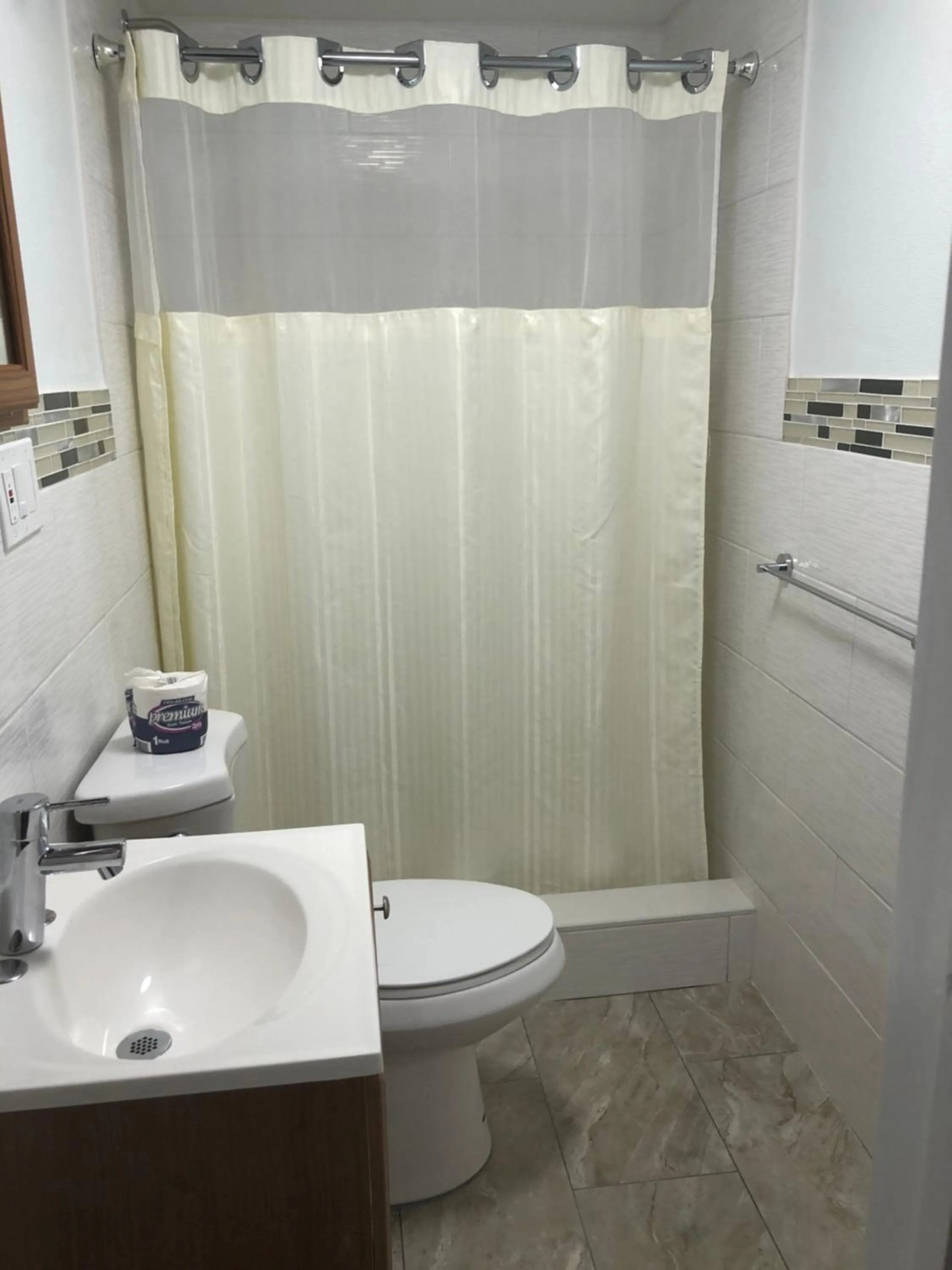 Seashell Motel and International Hostel