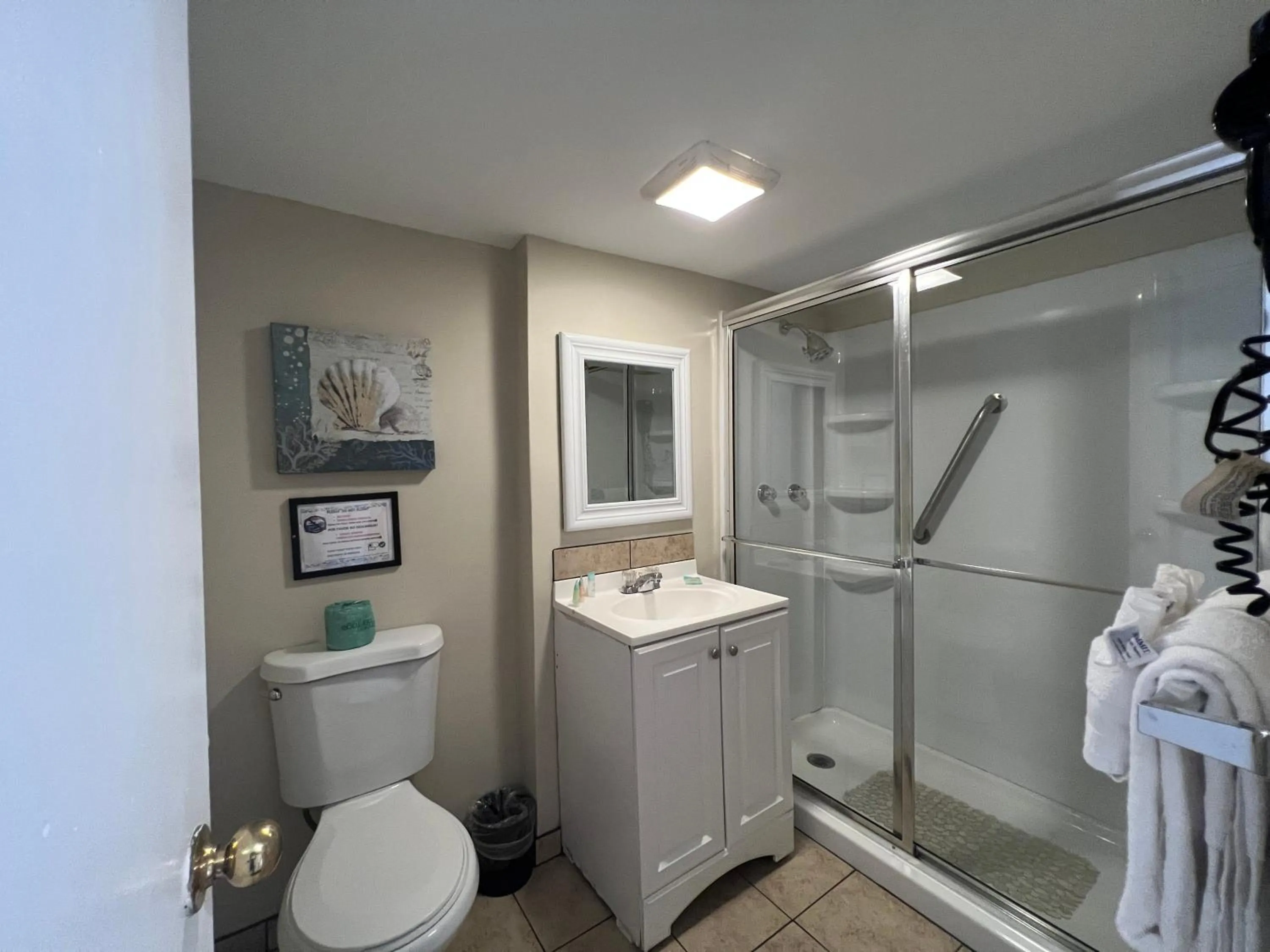 Seashell Motel and International Hostel