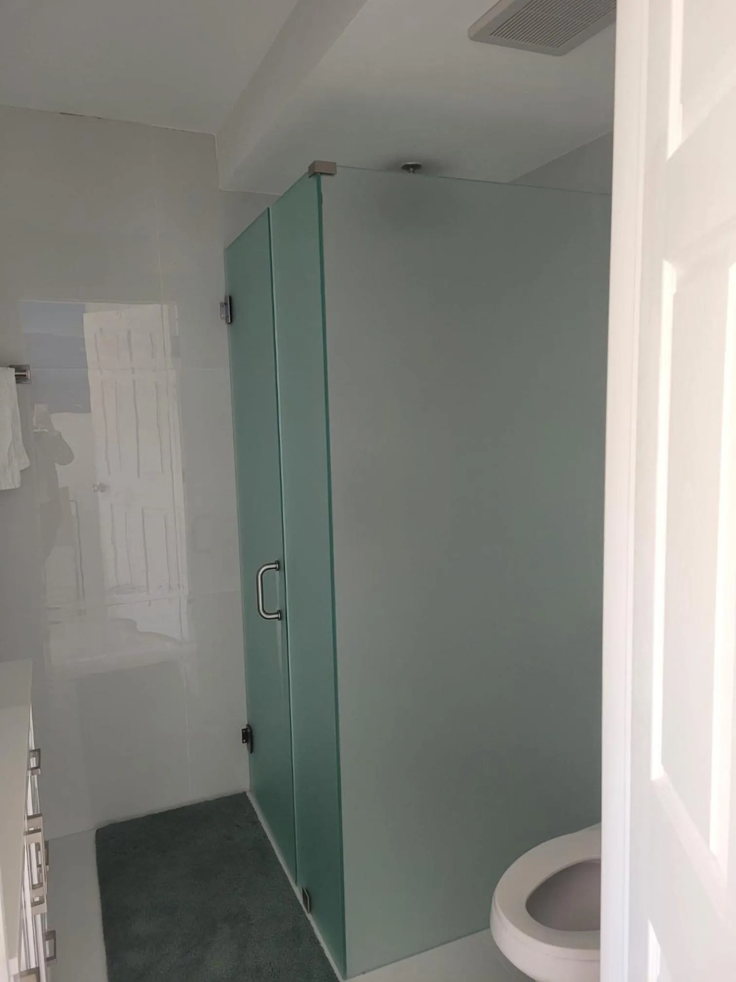 Shower in Palm Breeze Hotel