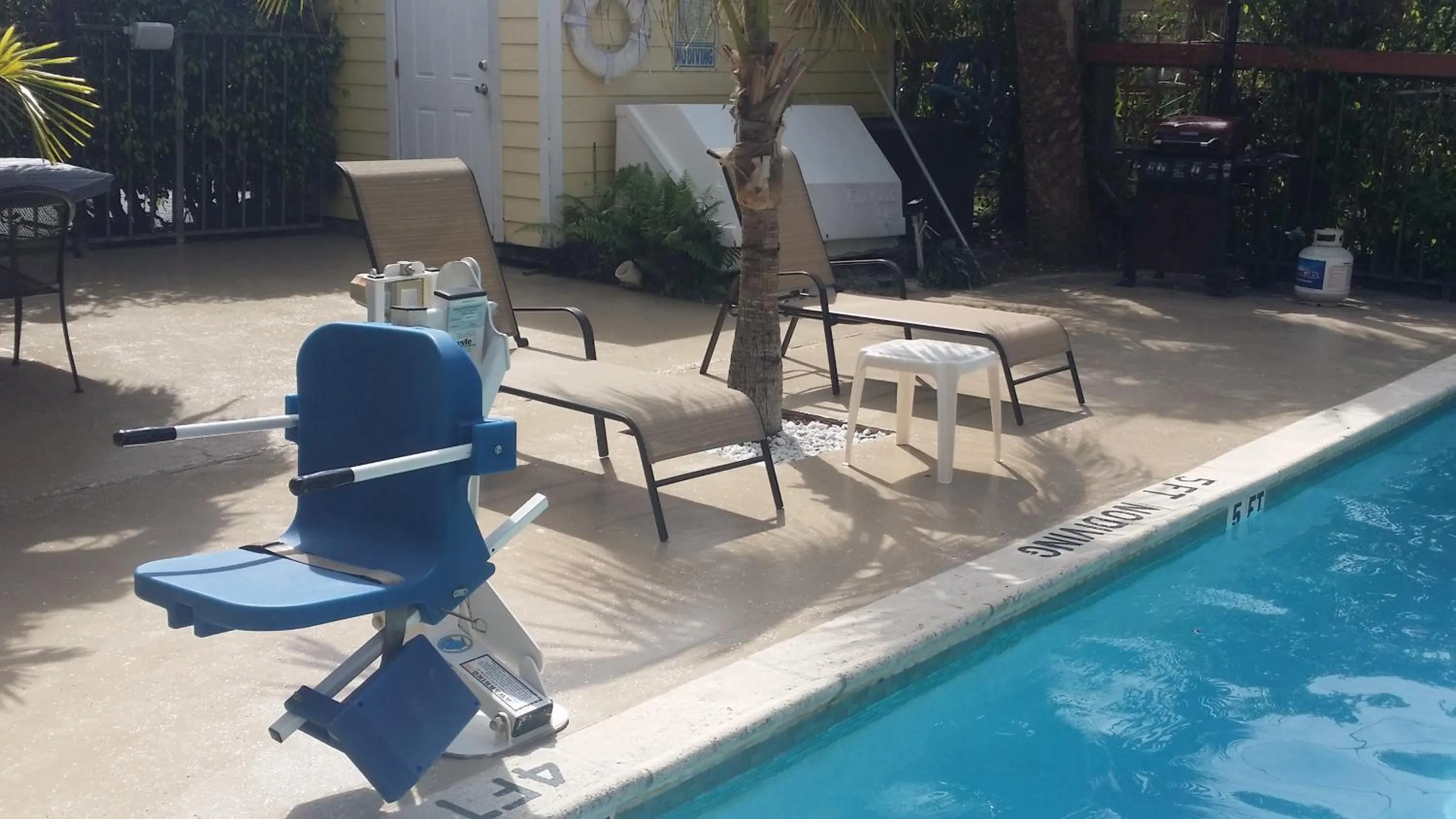 Swimming pool in Palm Breeze Hotel