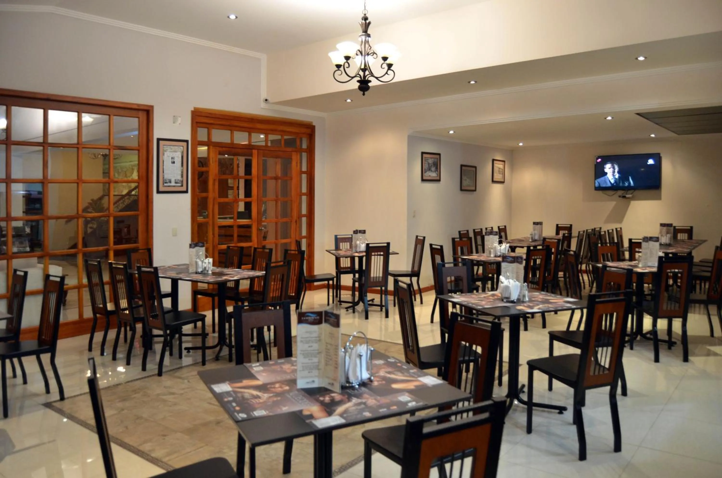 Restaurant/places to eat in Hosteria Duran