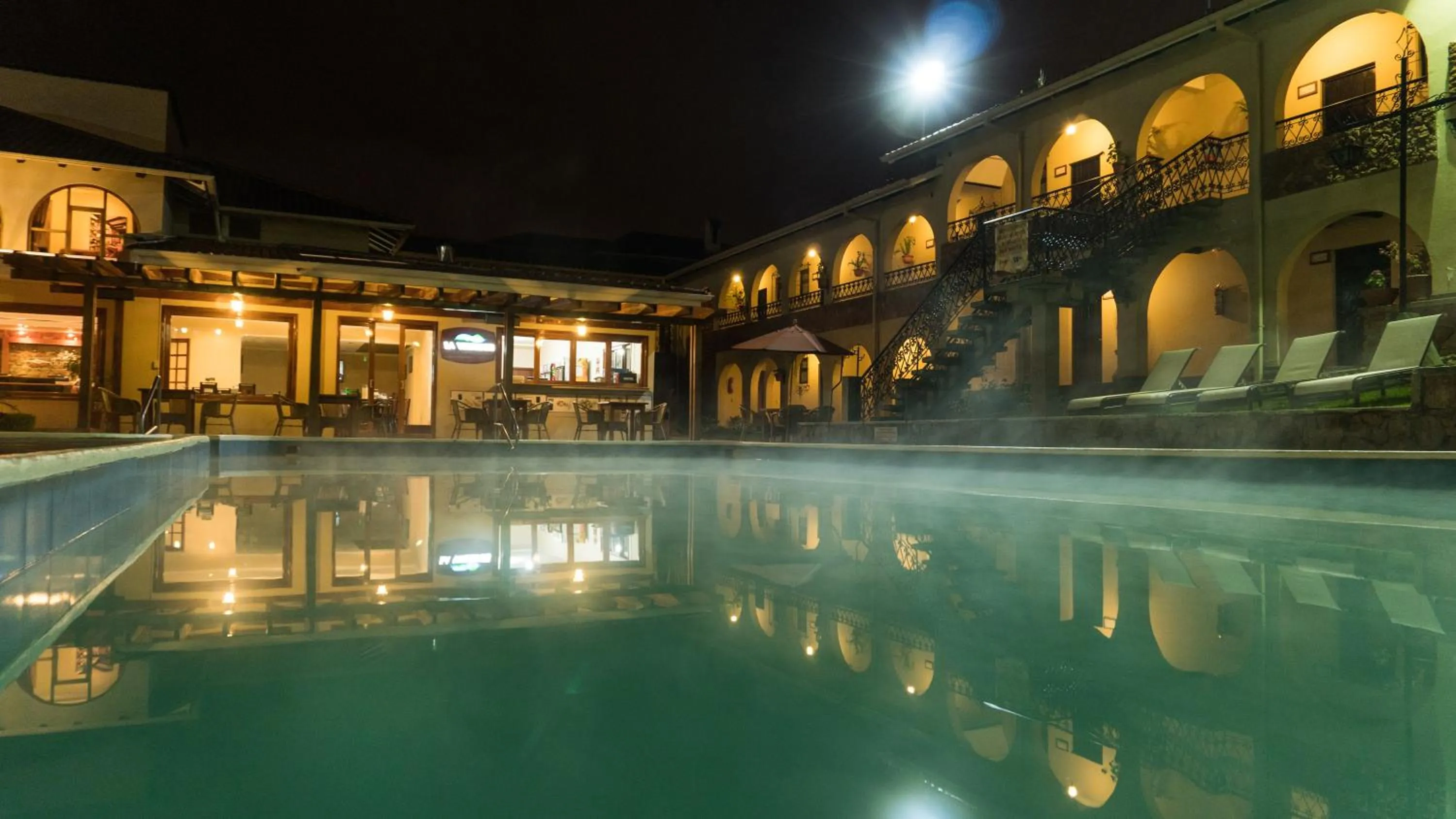 Swimming pool in Hosteria Duran