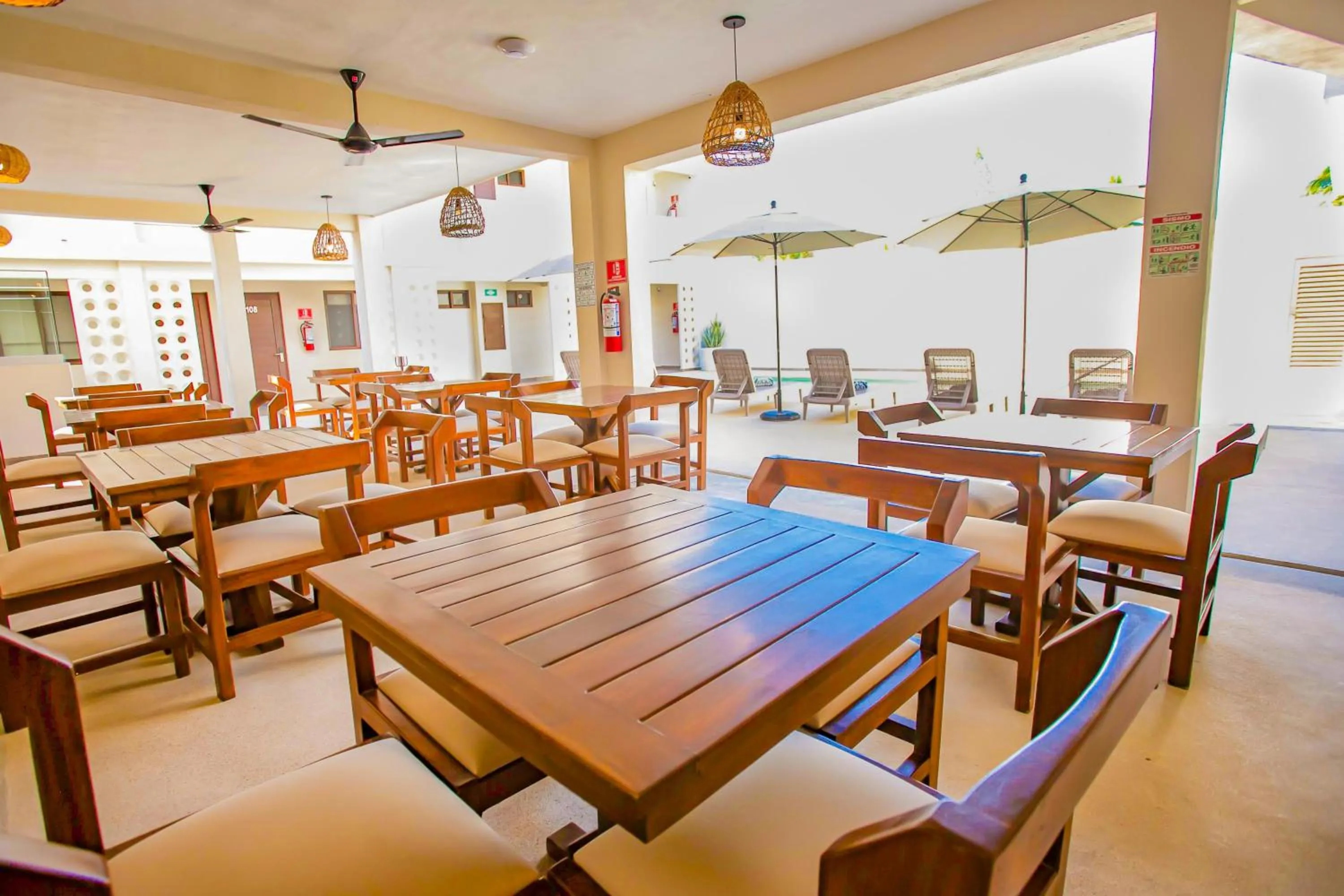 Restaurant/places to eat in Nuxká Hotel Boutique