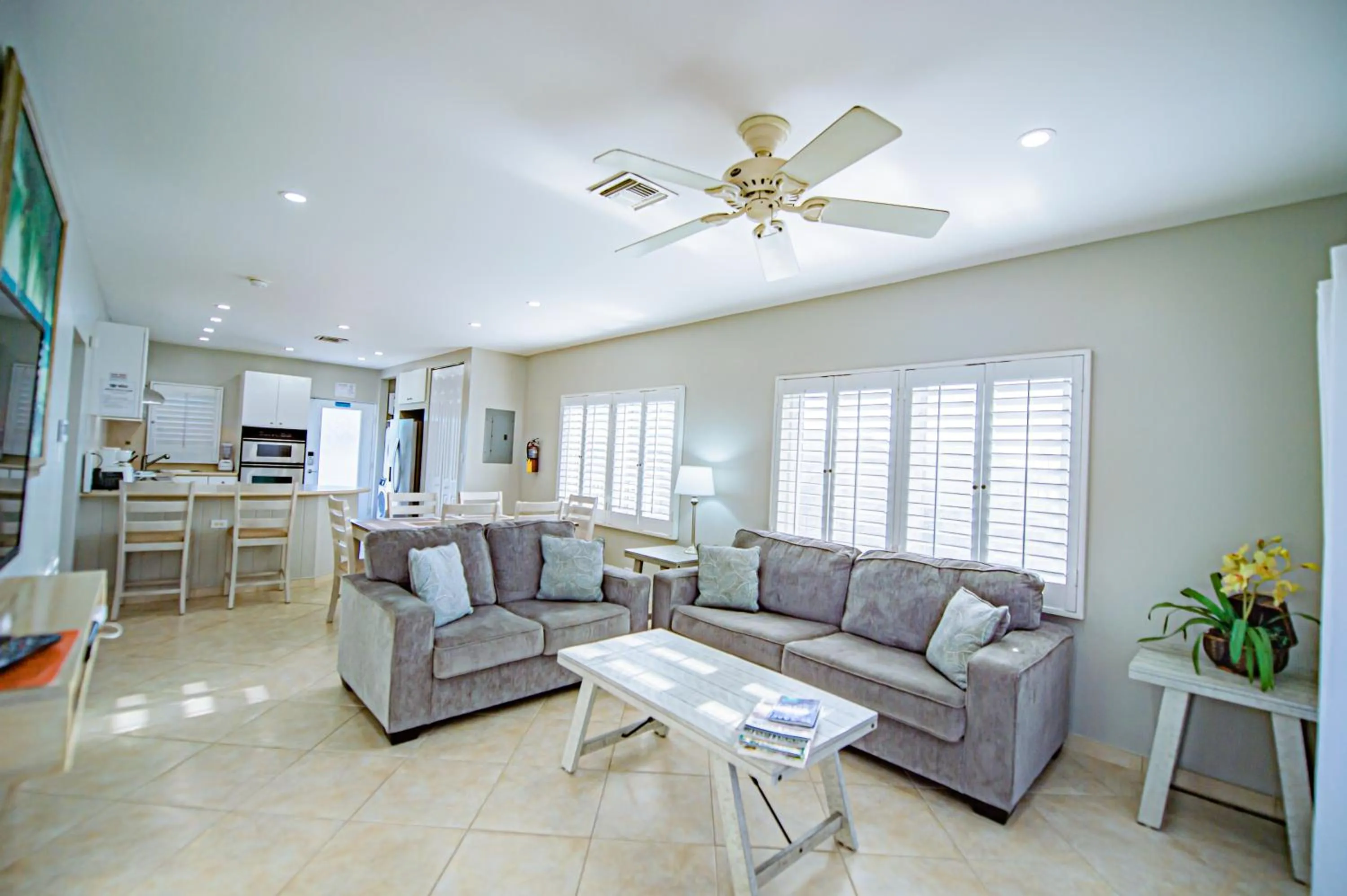 Living room in Seven Mile Beach Resort