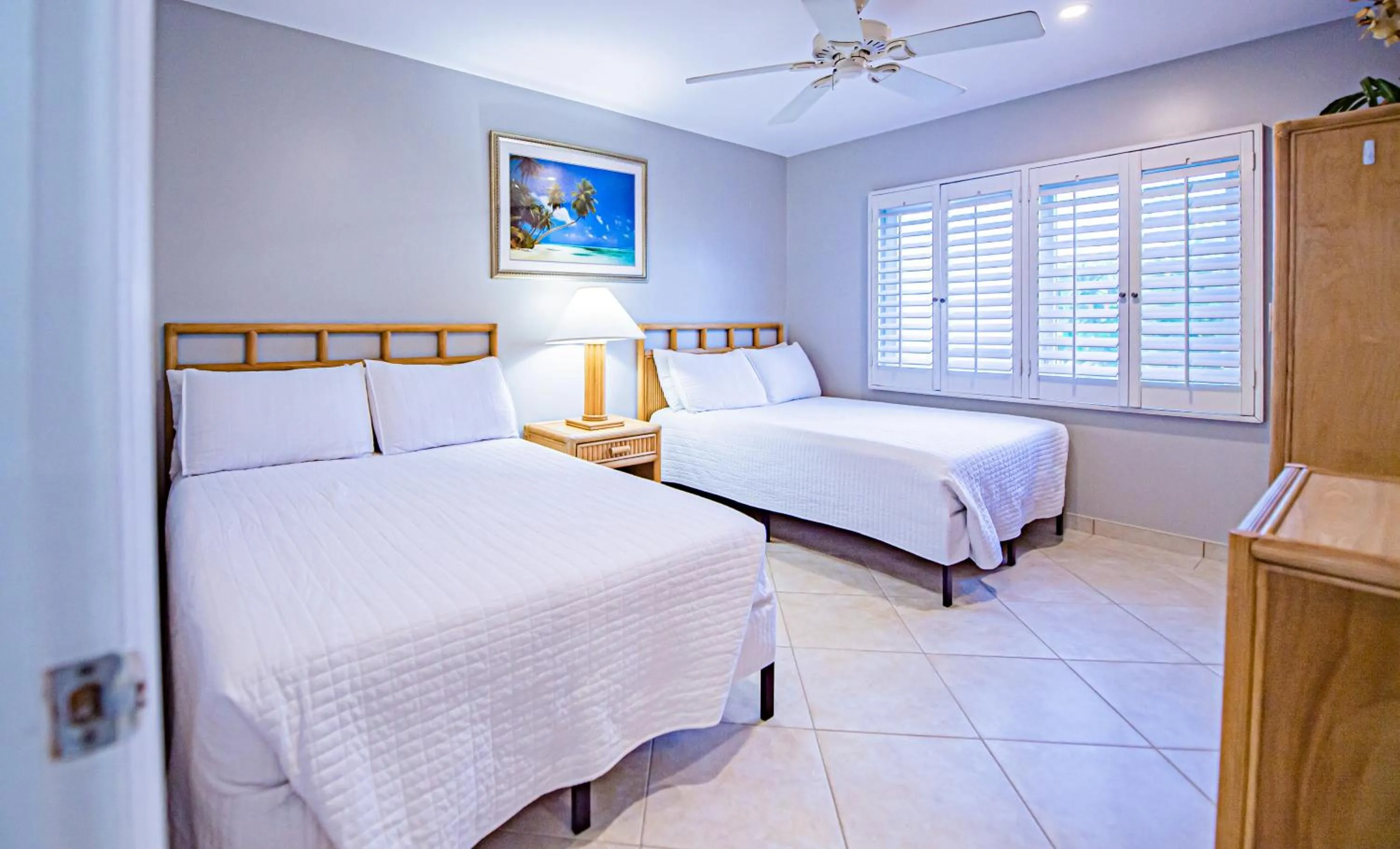 Bedroom, Bed in Seven Mile Beach Resort