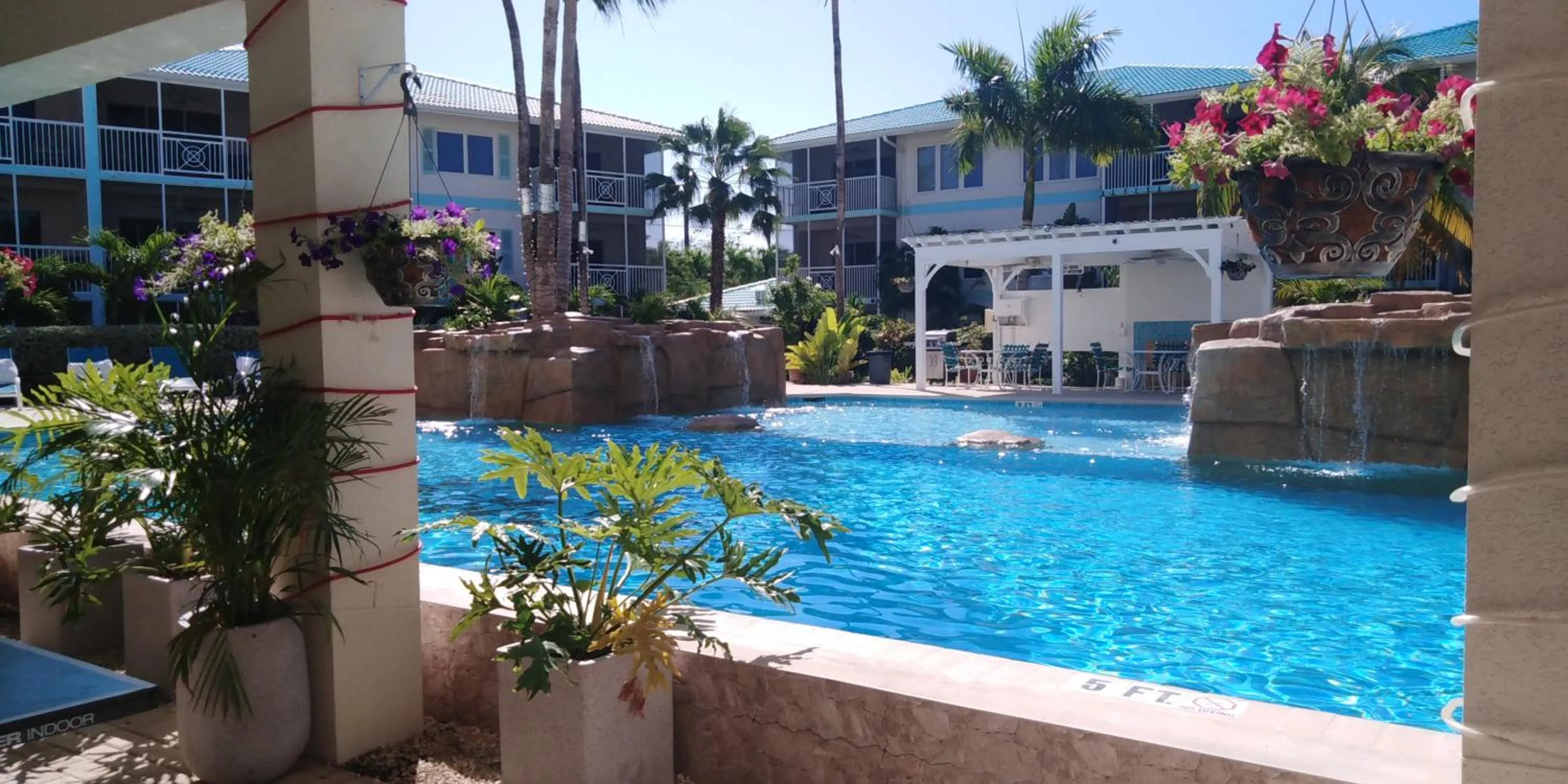 Swimming pool in Seven Mile Beach Resort