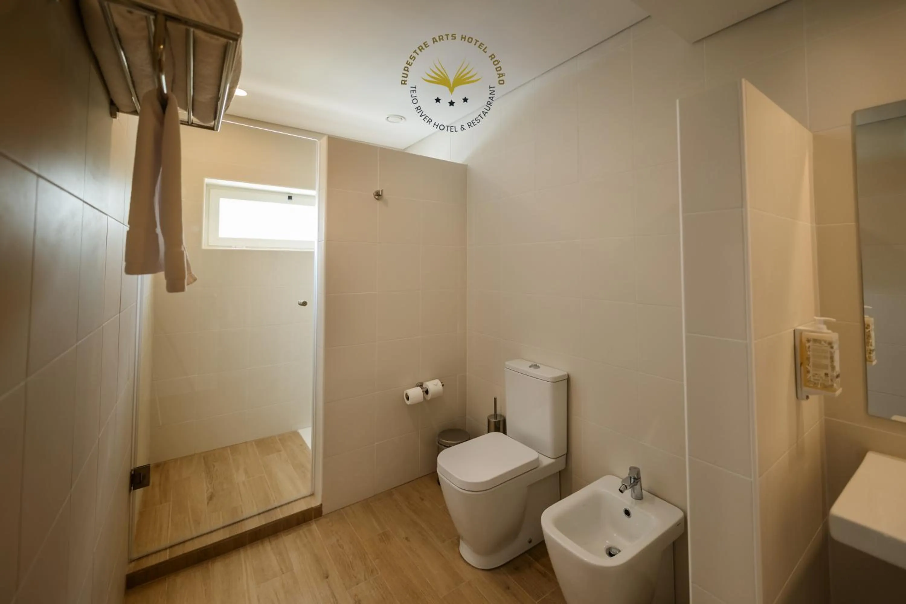 Toilet in Rupestre Arts Hotel Ródão