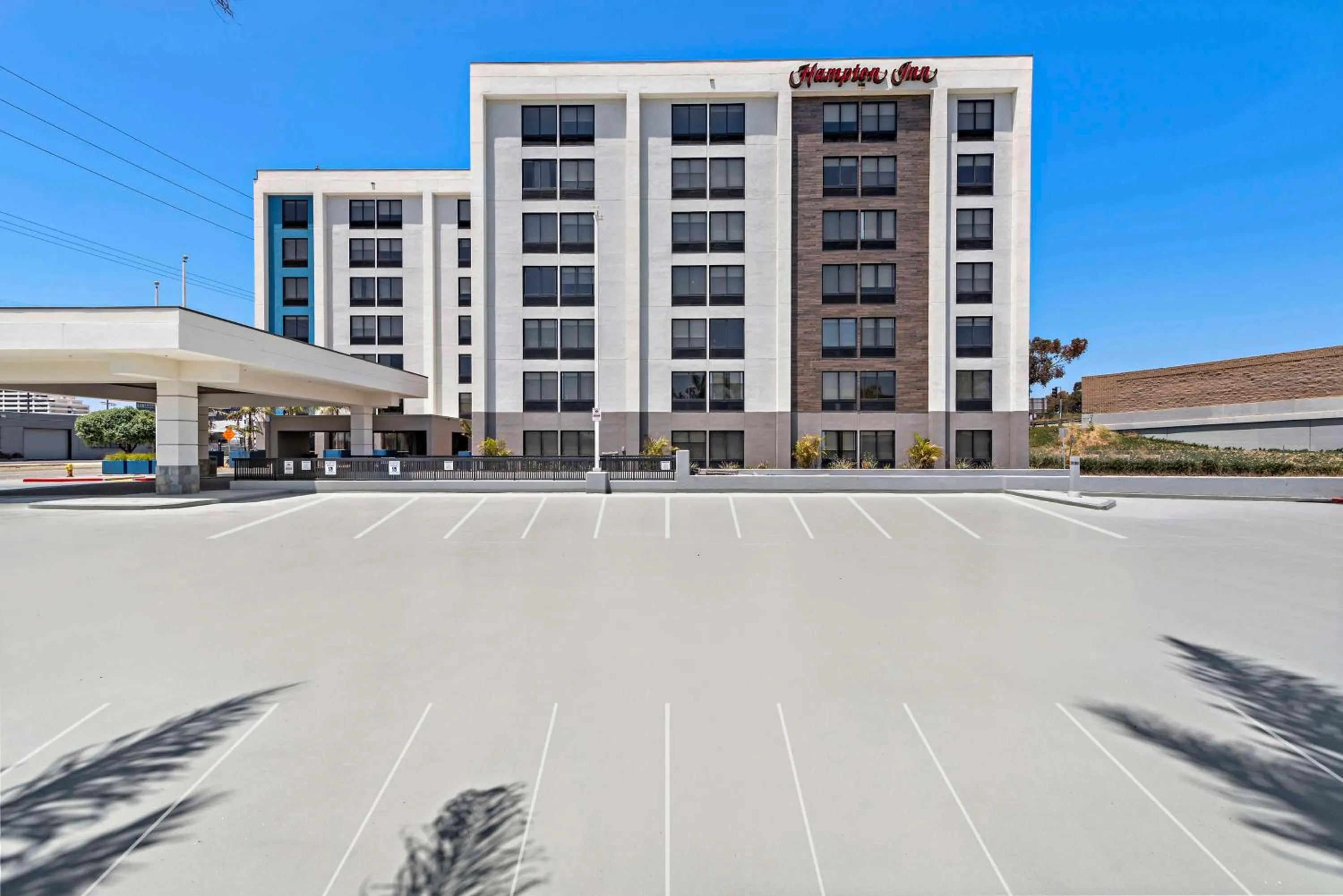 Property building in Hampton Inn Los Angeles Airport
