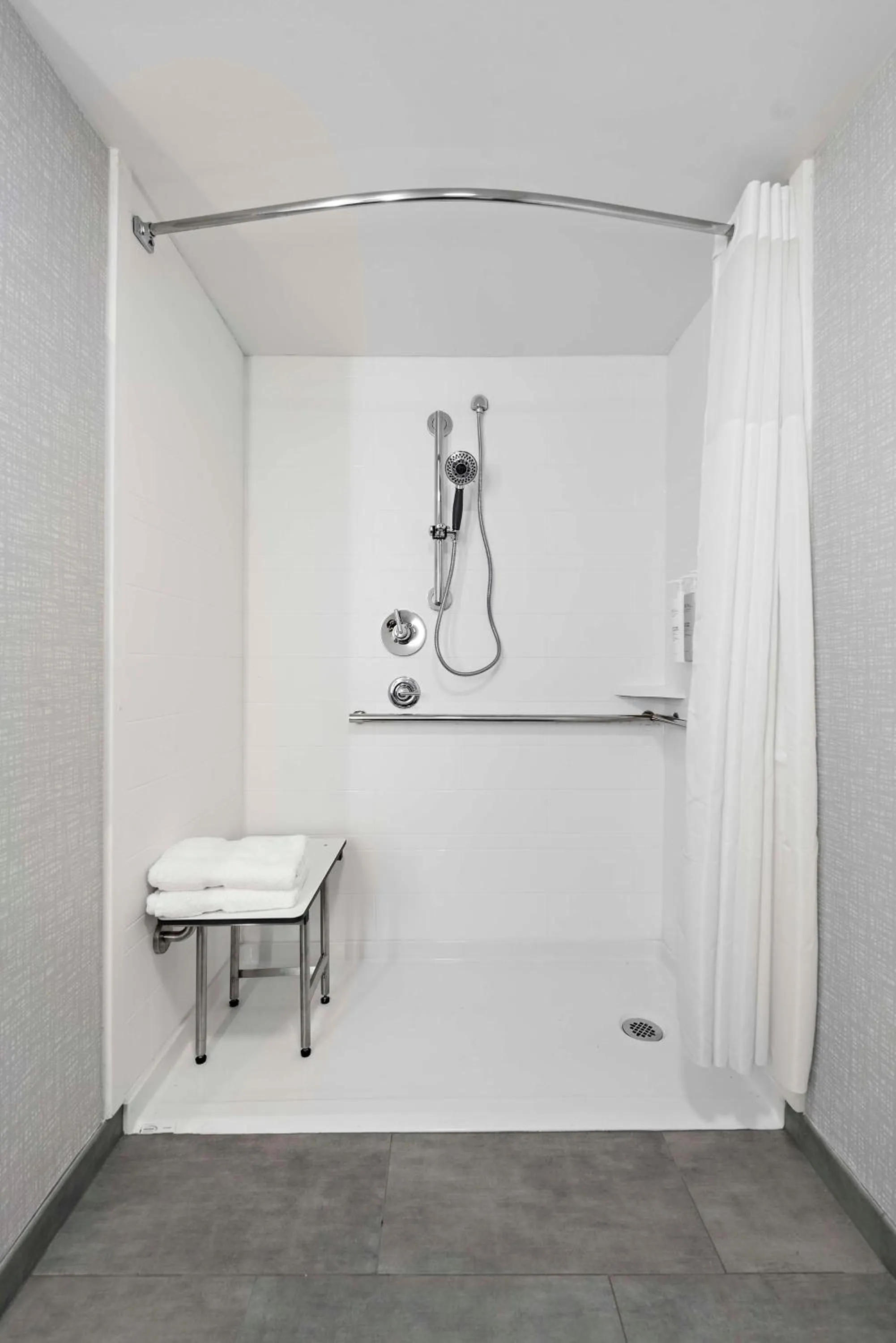 Photo of the whole room in Hampton Inn Los Angeles Airport