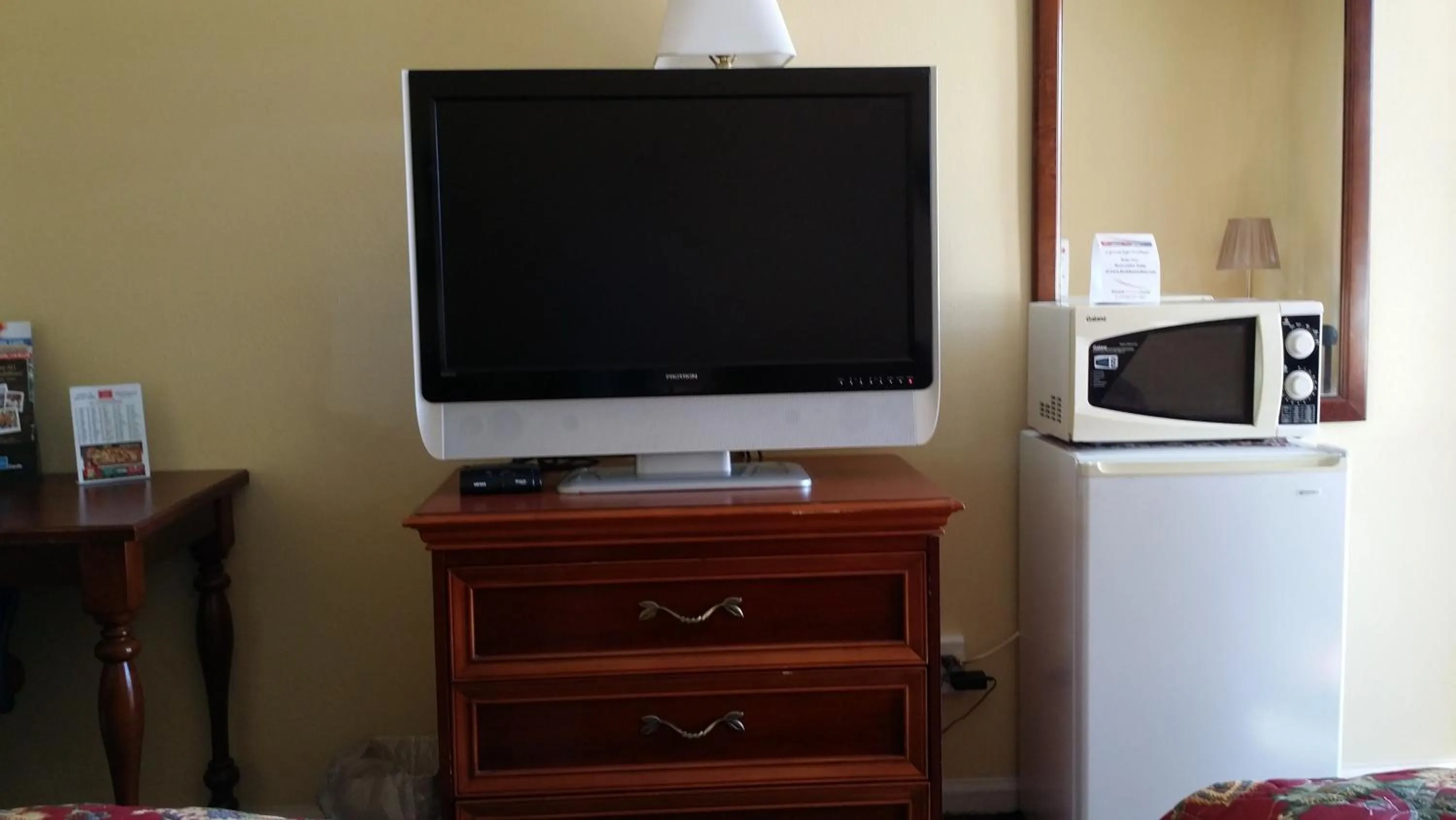 Property building in Red Carpet Inn Oxford