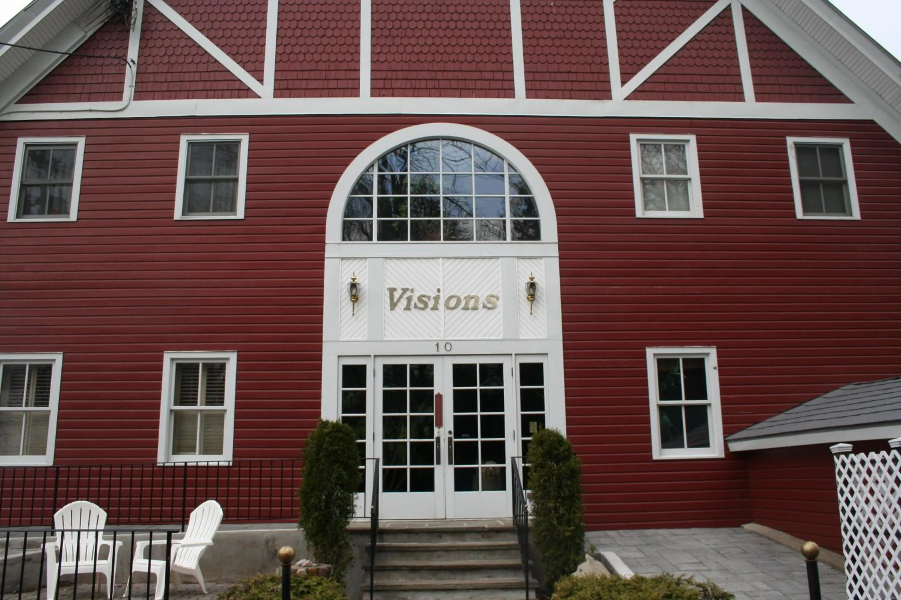Facade/entrance in Visions Inn