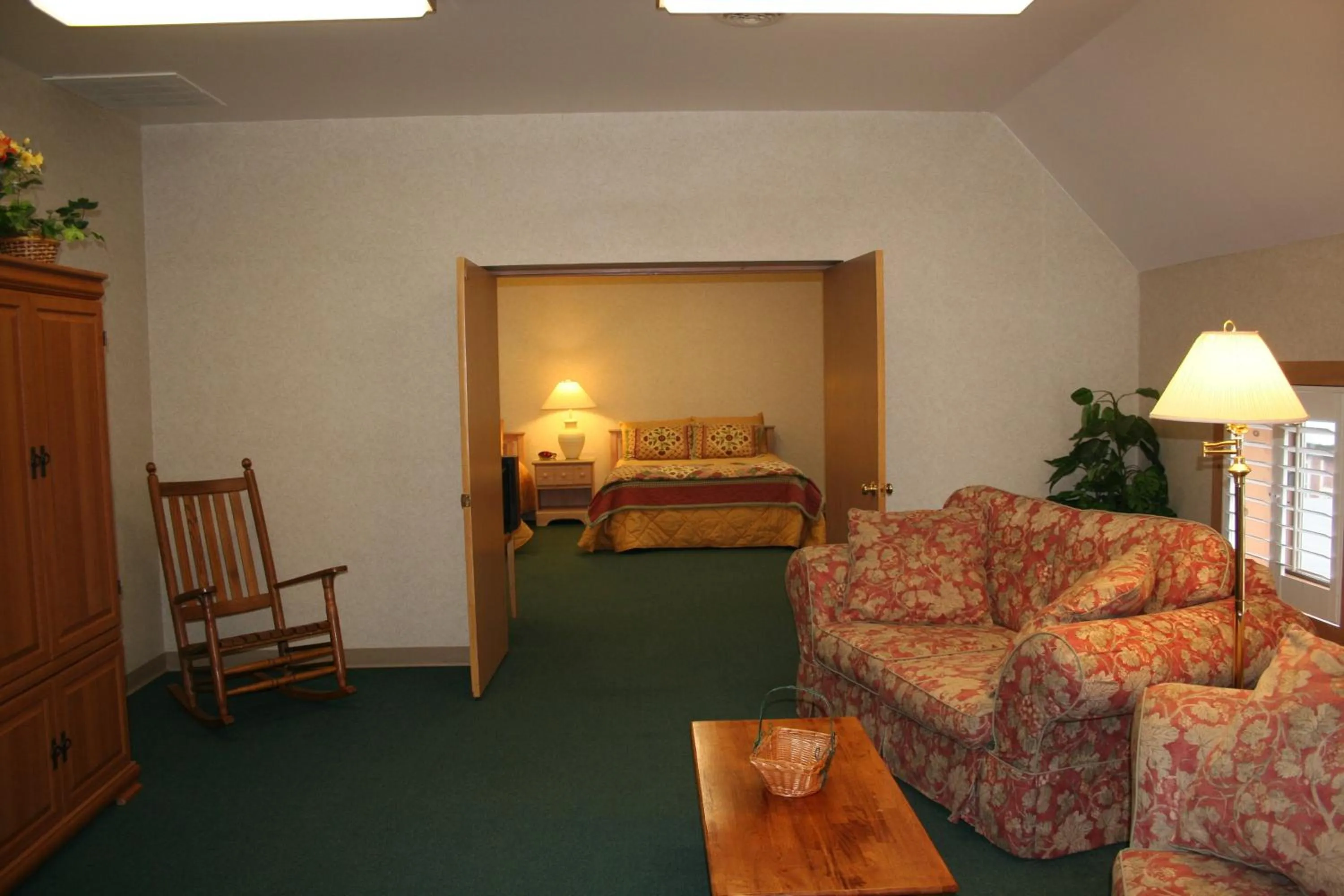 Seating area, Bed in Visions Inn
