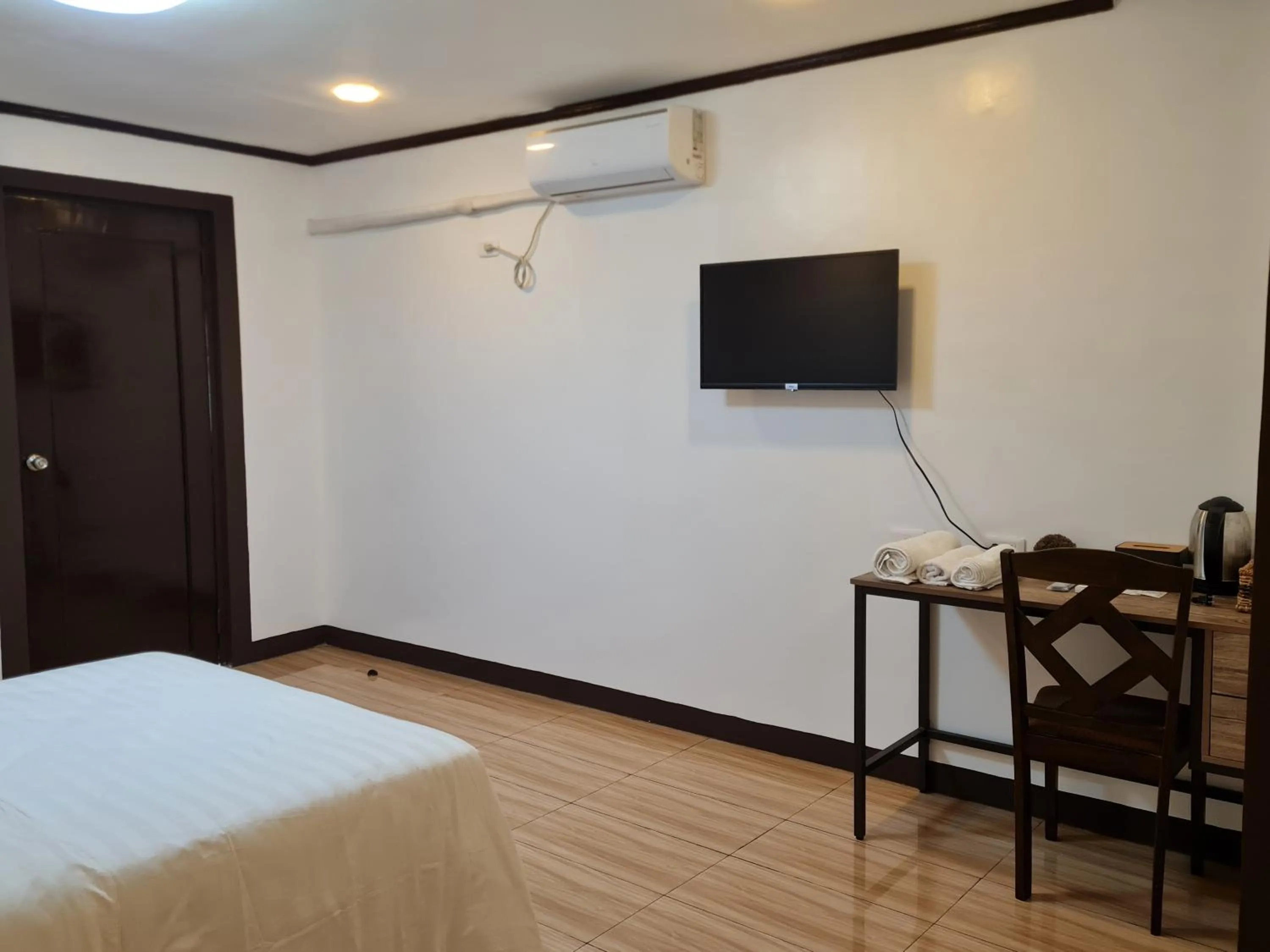 TV and multimedia, Bed in Hideaways Restobar and Resort