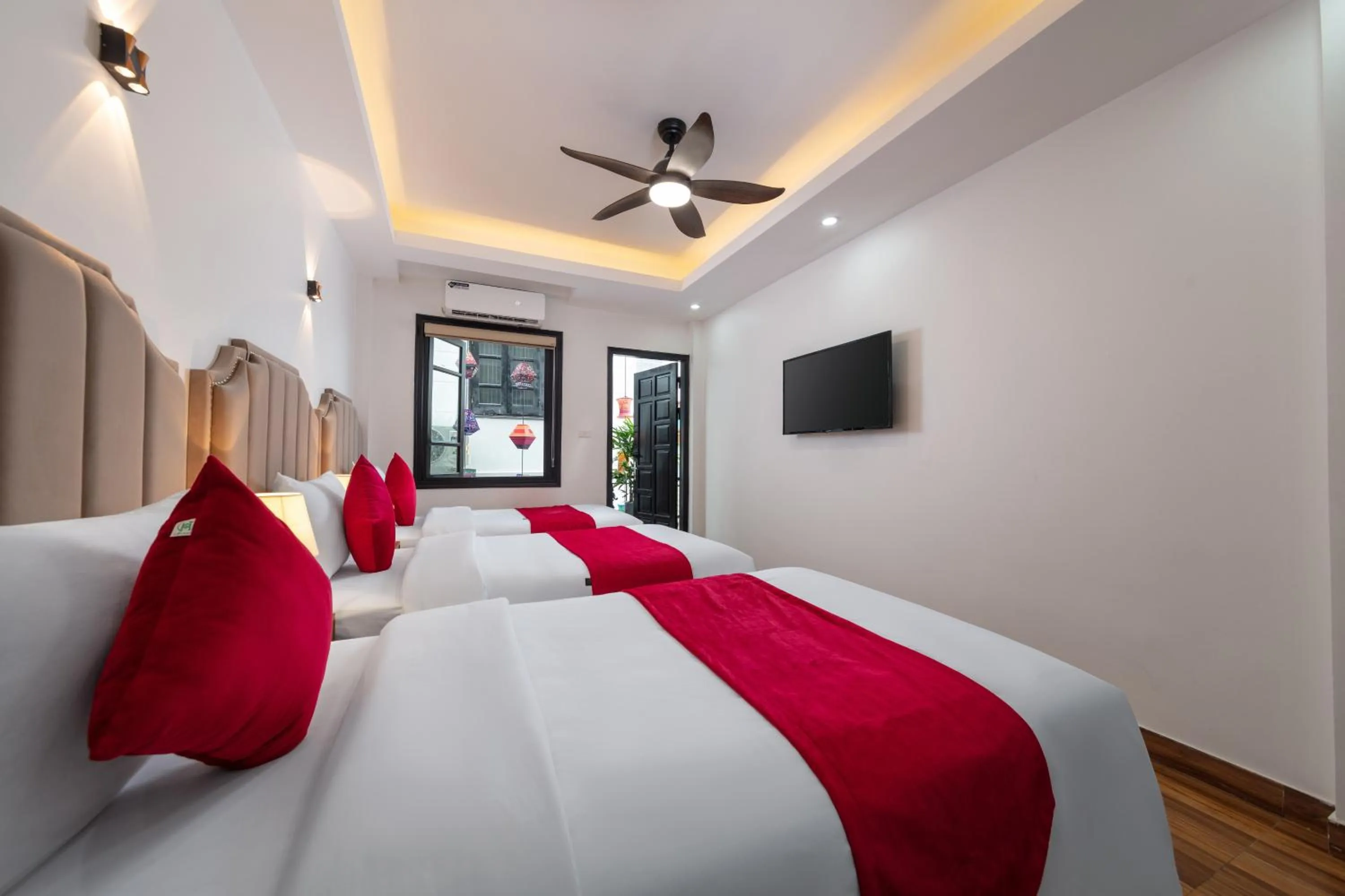 Bedroom, Bed in Hanoi Liliane Hotel and Travel