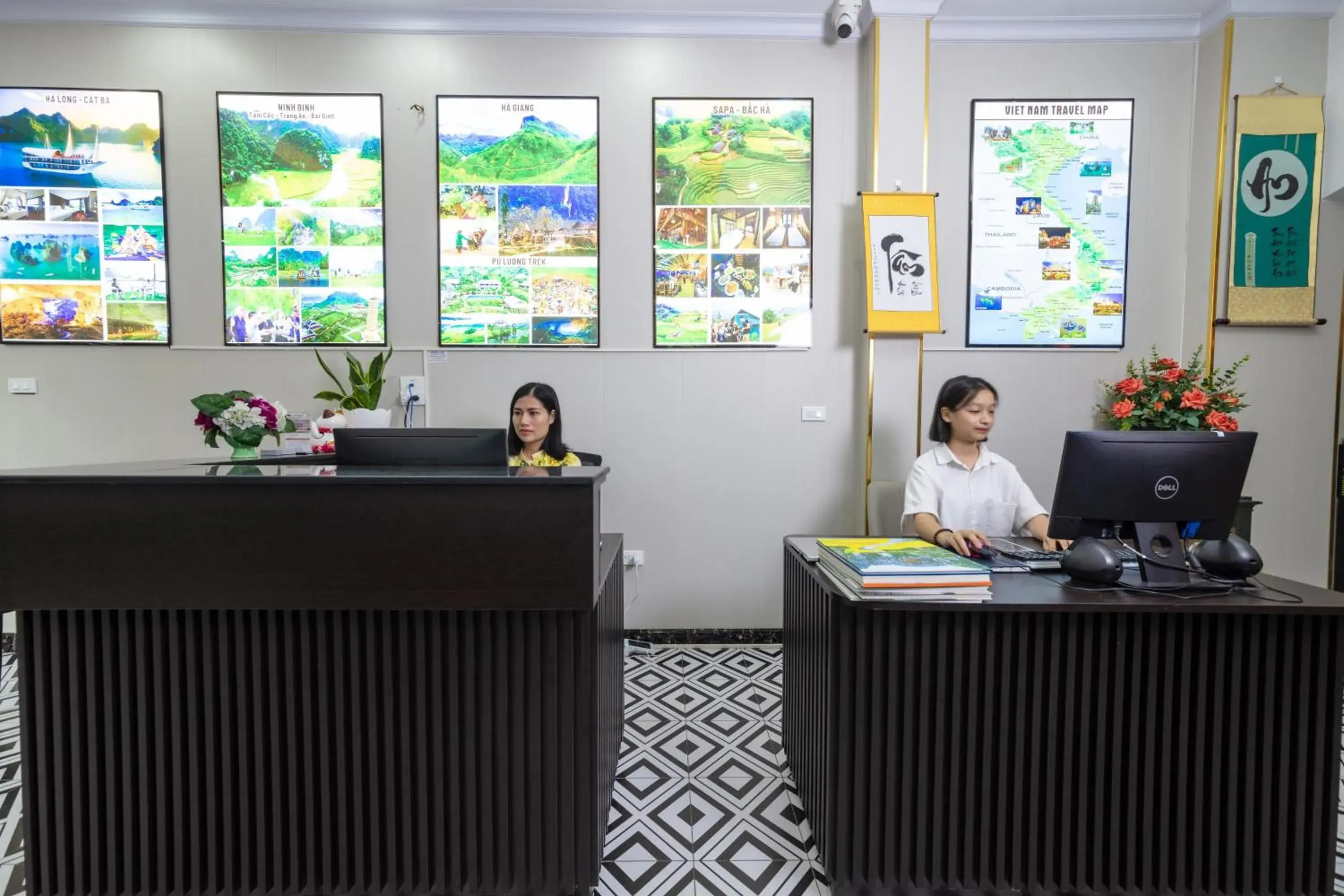 Lobby or reception in Hanoi Liliane Hotel and Travel Lobby or reception in Hanoi Liliane Hotel and Travel