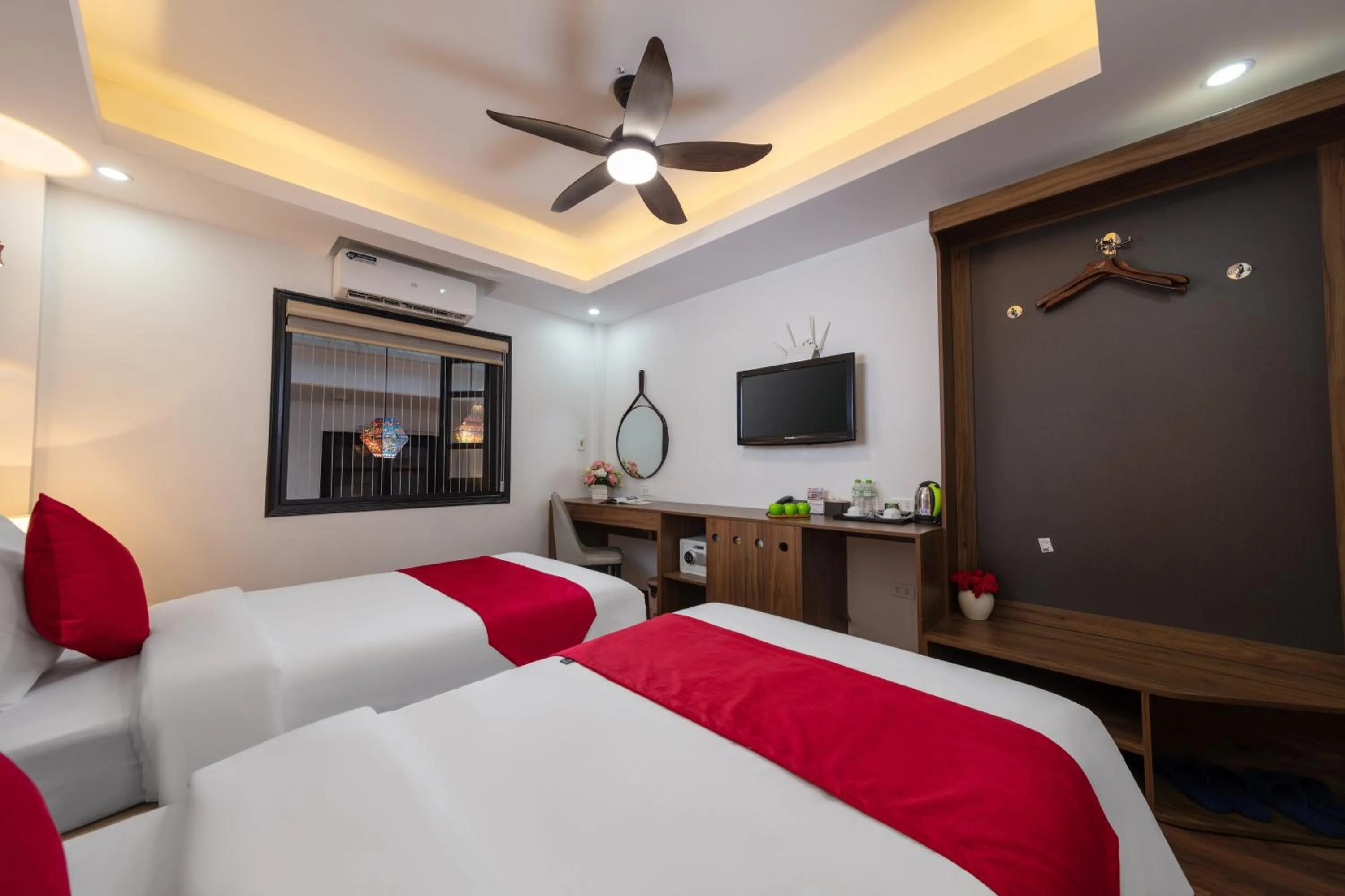 Bedroom, Bed in Hanoi Liliane Hotel and Travel