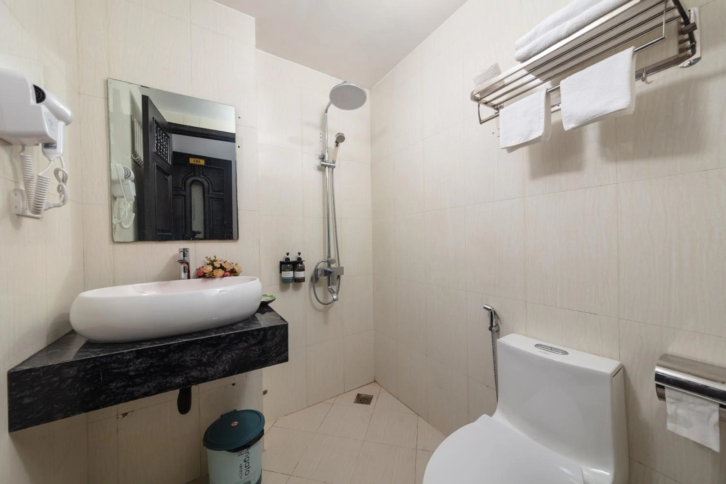 Bathroom in Hanoi Liliane Hotel and Travel