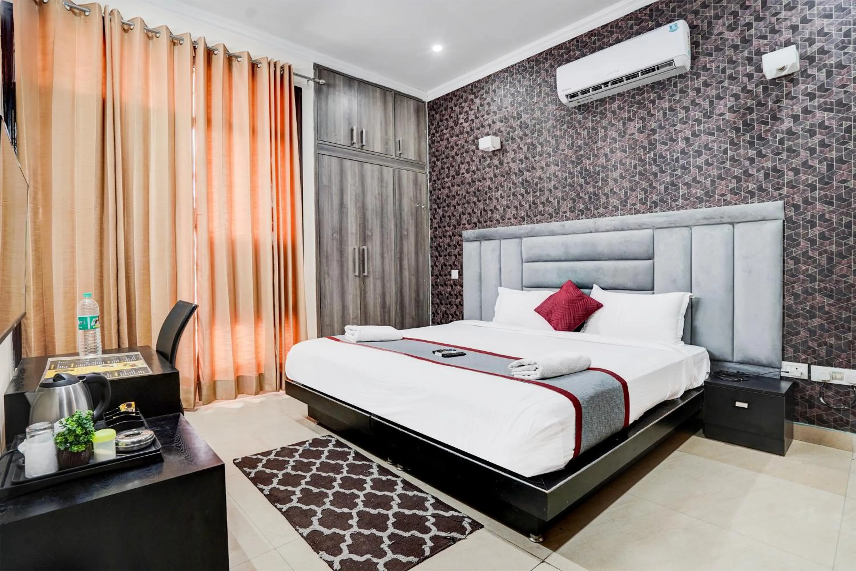 Bed in FabExpress Next Home - Nr IMT Chowk Manesar