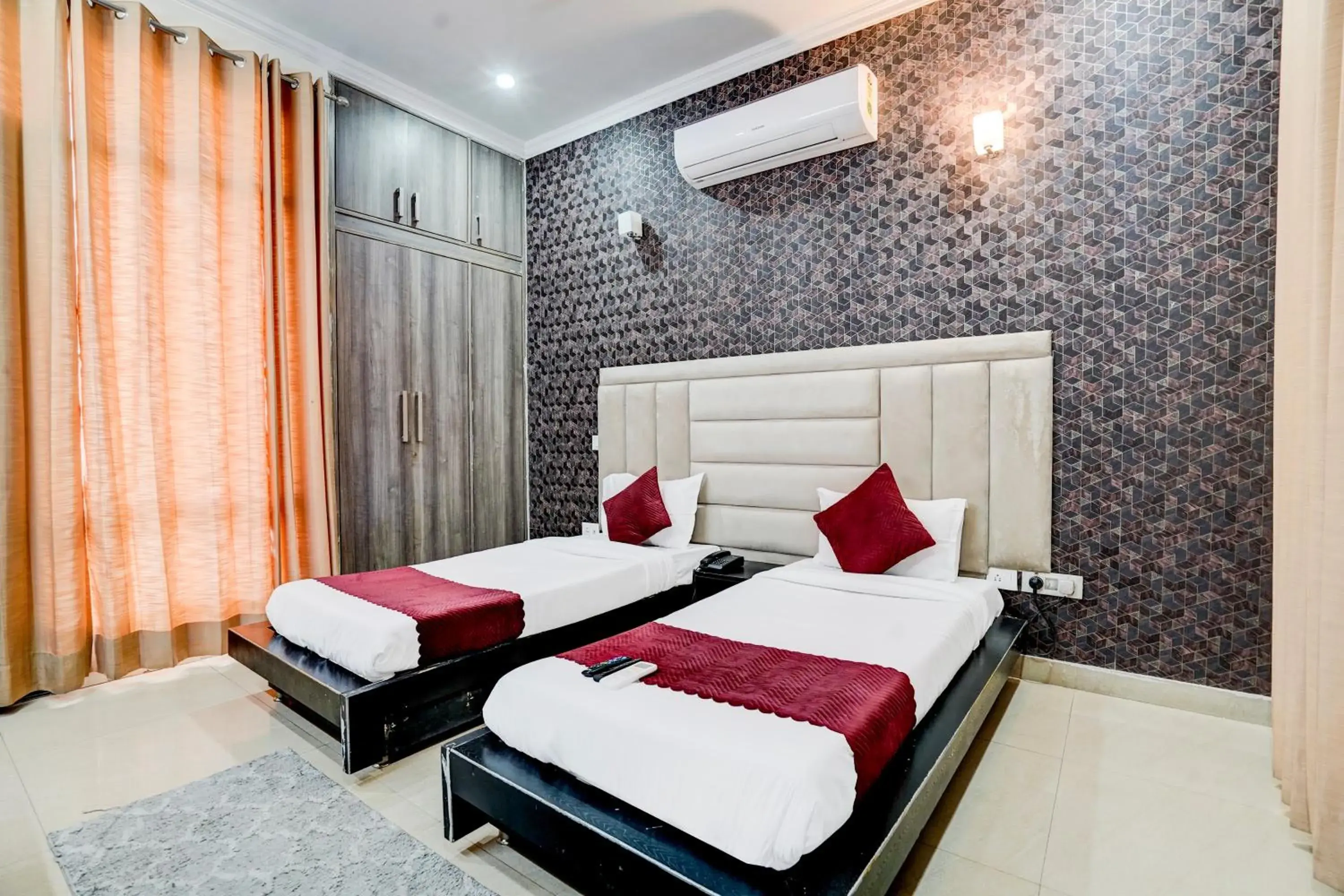 Bed in FabExpress Next Home - Nr IMT Chowk Manesar Bed in FabExpress Next Home - Nr IMT Chowk Manesar