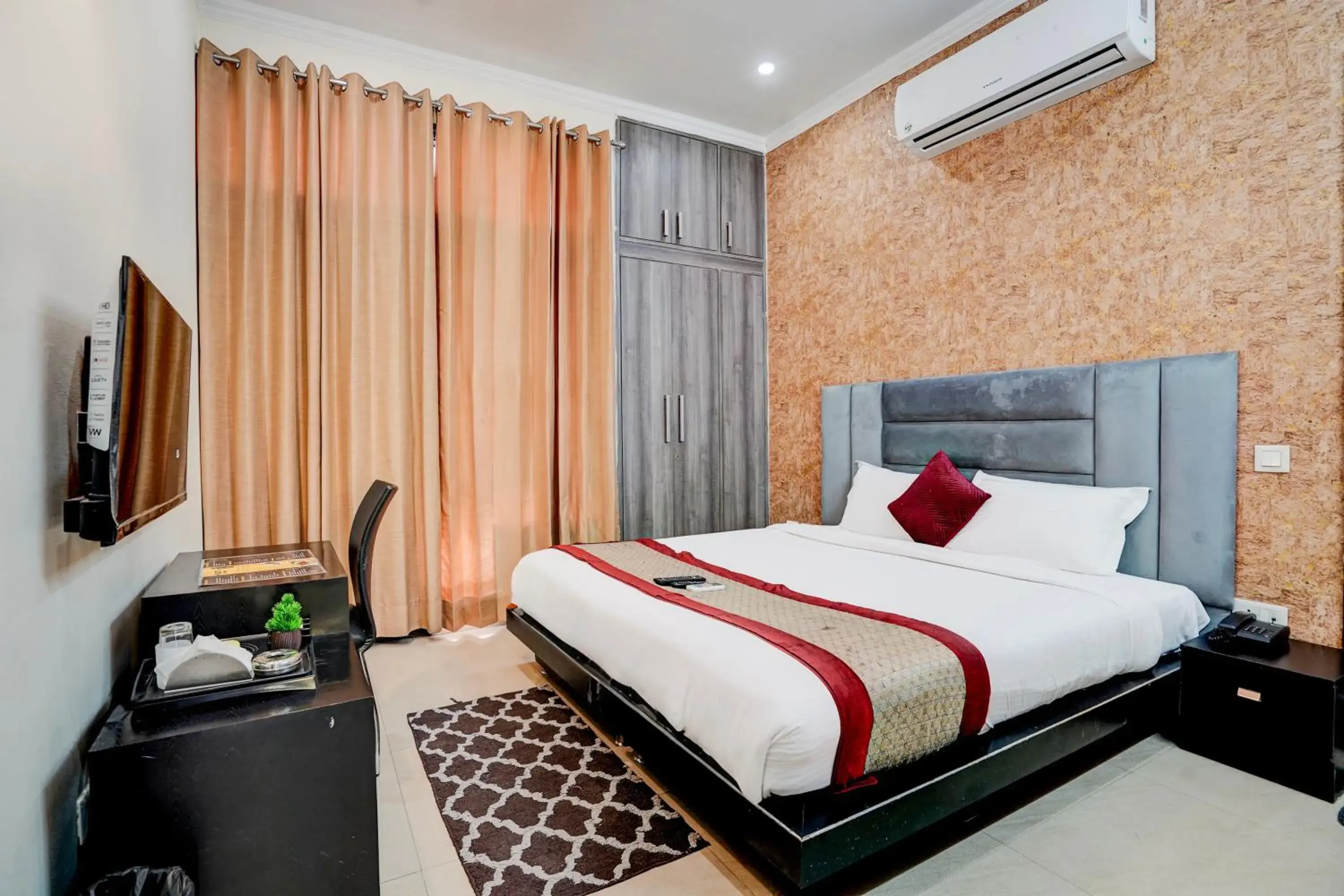 Bed in FabExpress Next Home - Nr IMT Chowk Manesar Bed in FabExpress Next Home - Nr IMT Chowk Manesar