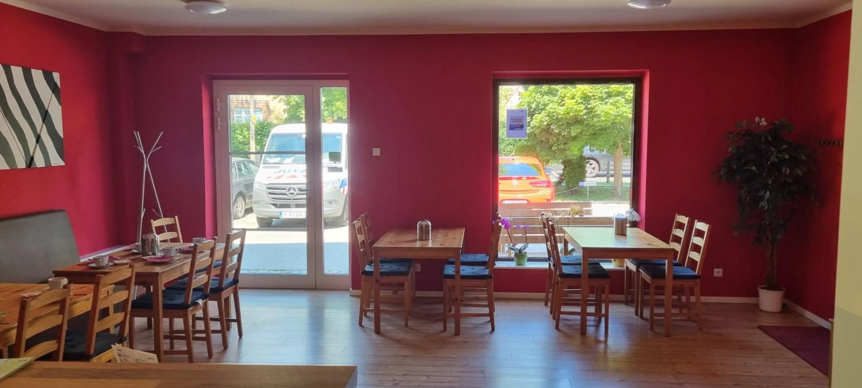 Restaurant/places to eat in Pension am Filmpark