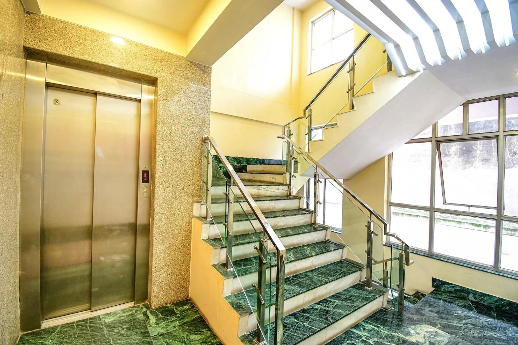 elevator in FabHotel Stay Inn International - Nr Sealdah Station