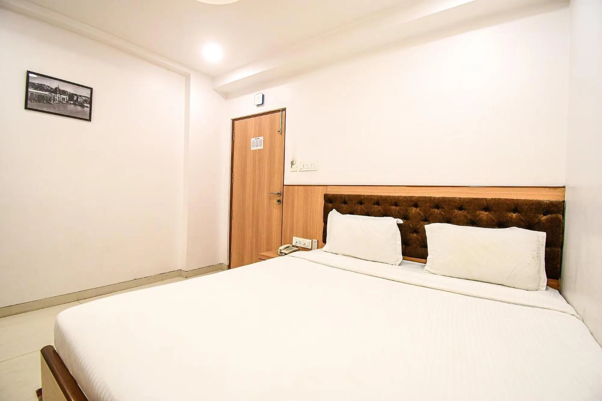 Bed in FabHotel Stay Inn International - Nr Sealdah Station