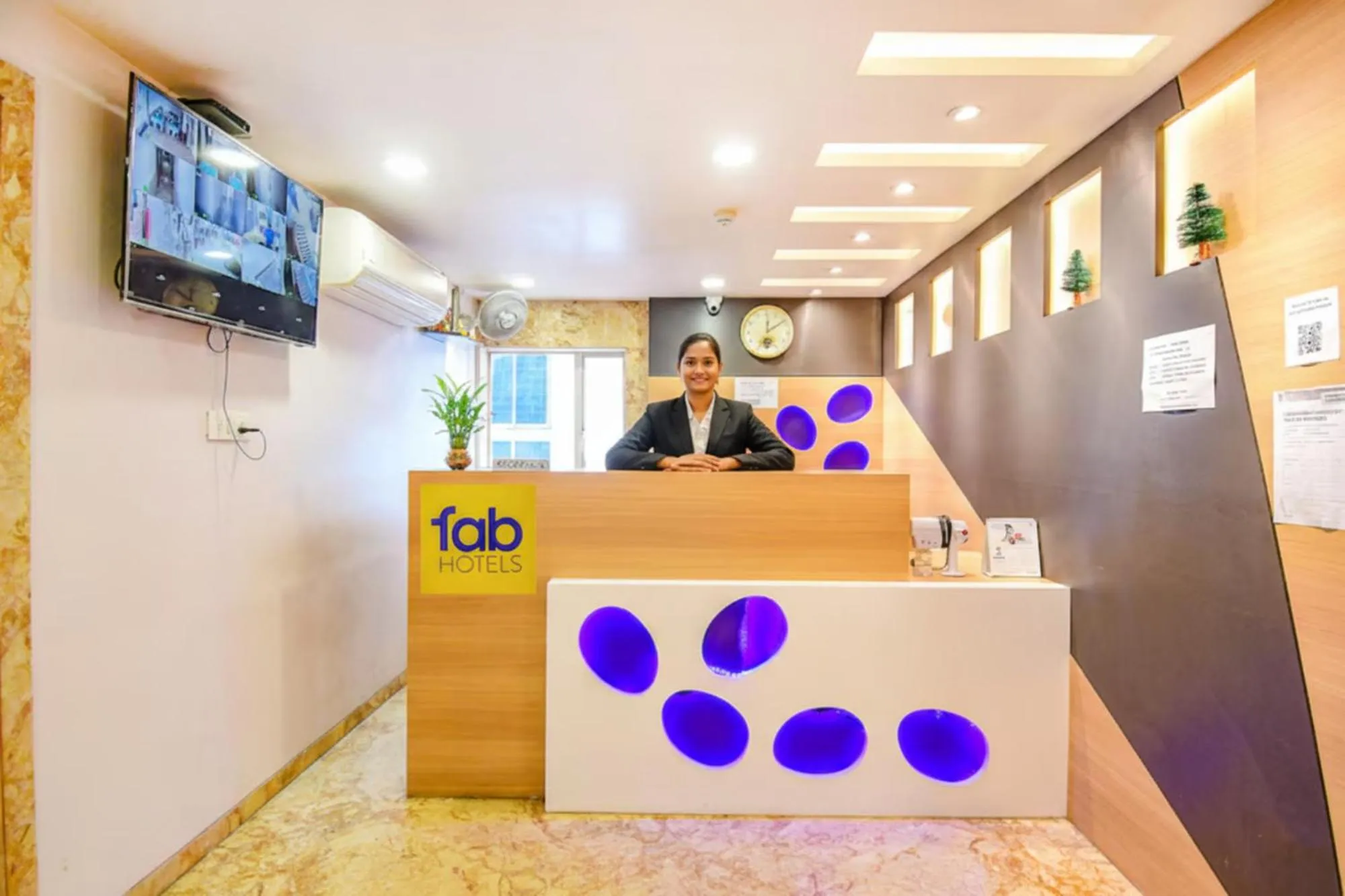Lobby or reception in FabHotel Stay Inn International - Nr Sealdah Station