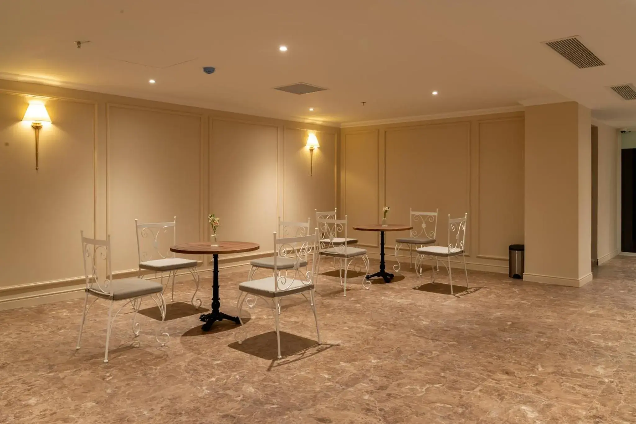 Swimming pool in Golden Sun Hotel - Dalat Swimming pool in Golden Sun Hotel - Dalat