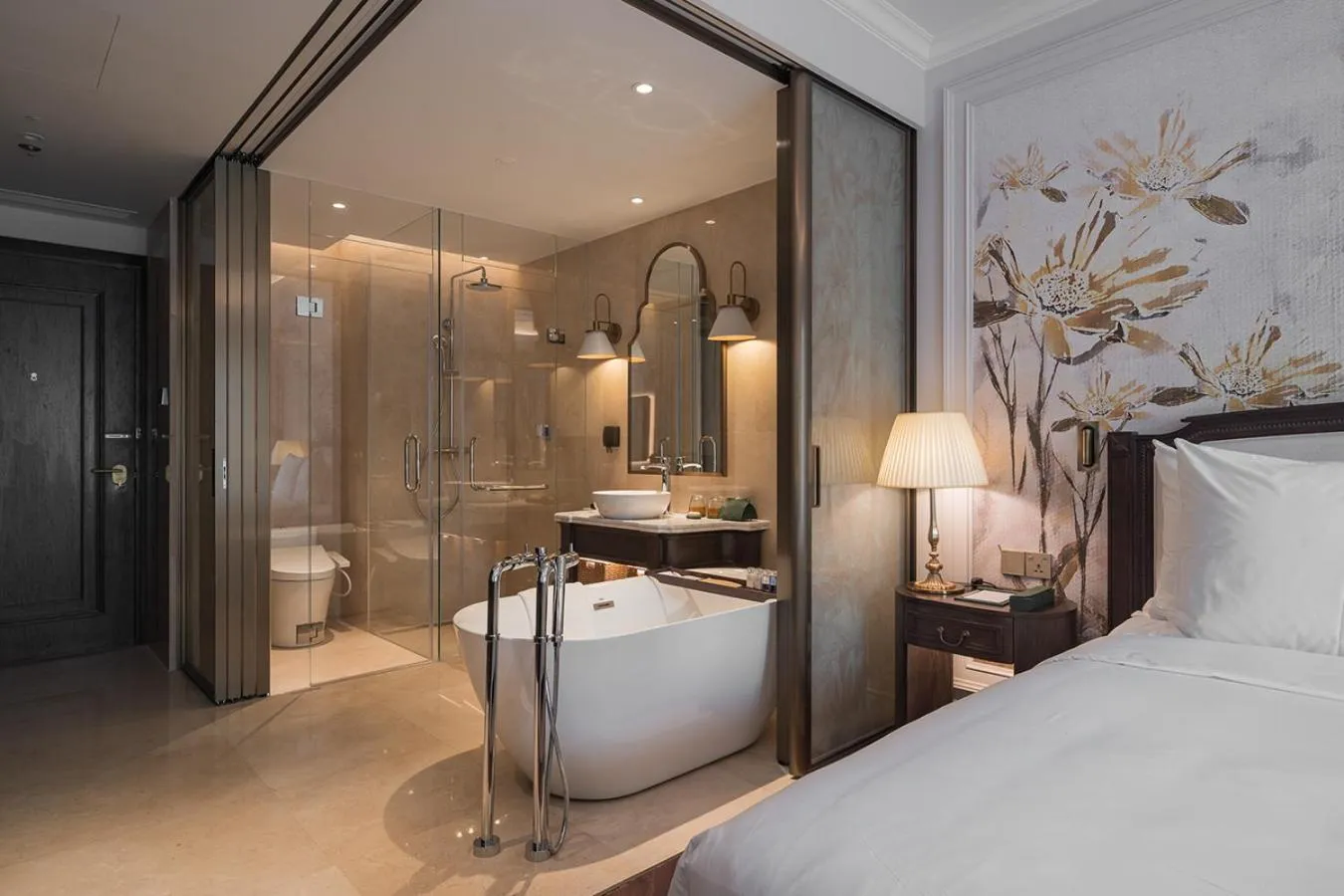 Bed in Golden Imperial Hotel