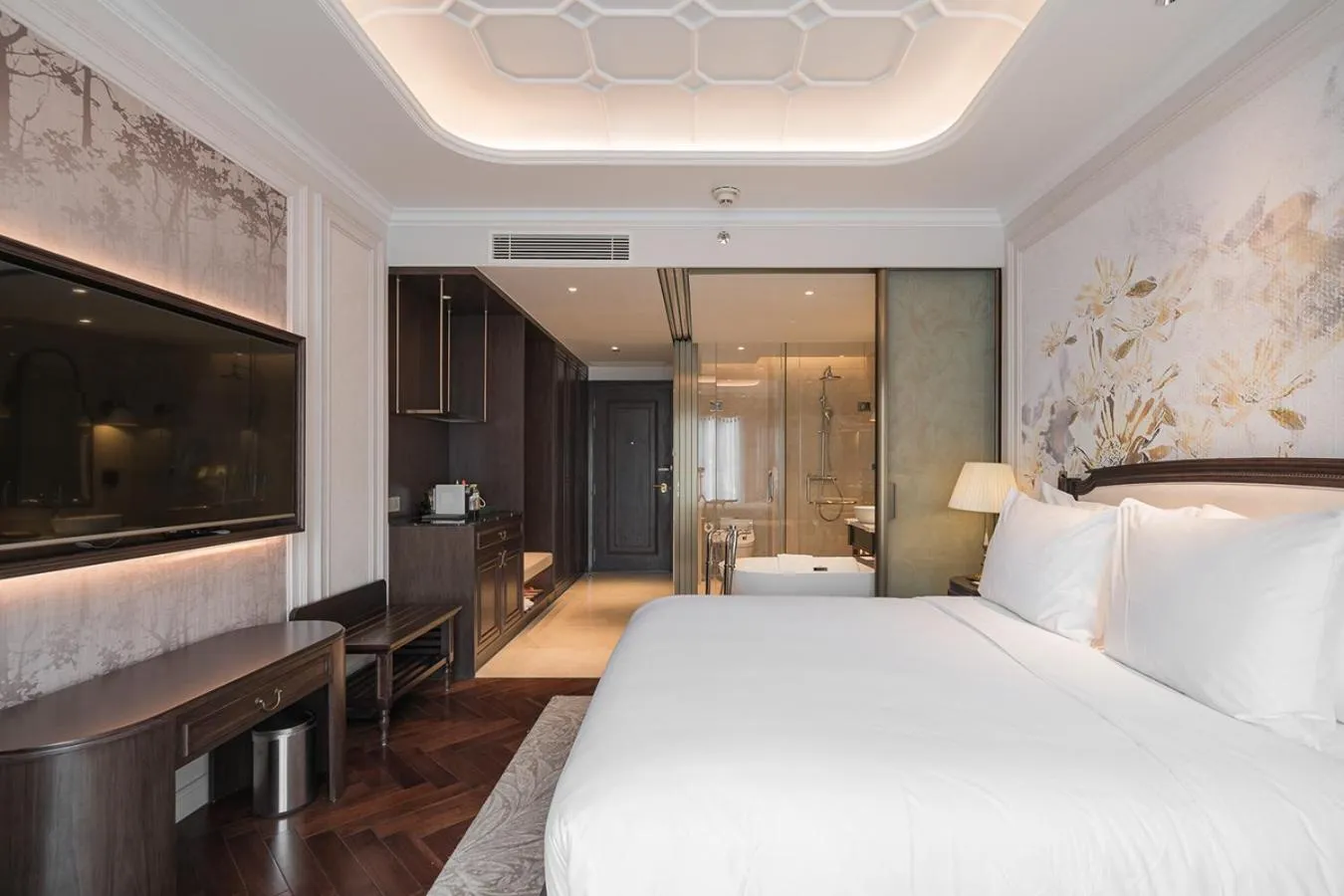 Bed in Golden Imperial Hotel