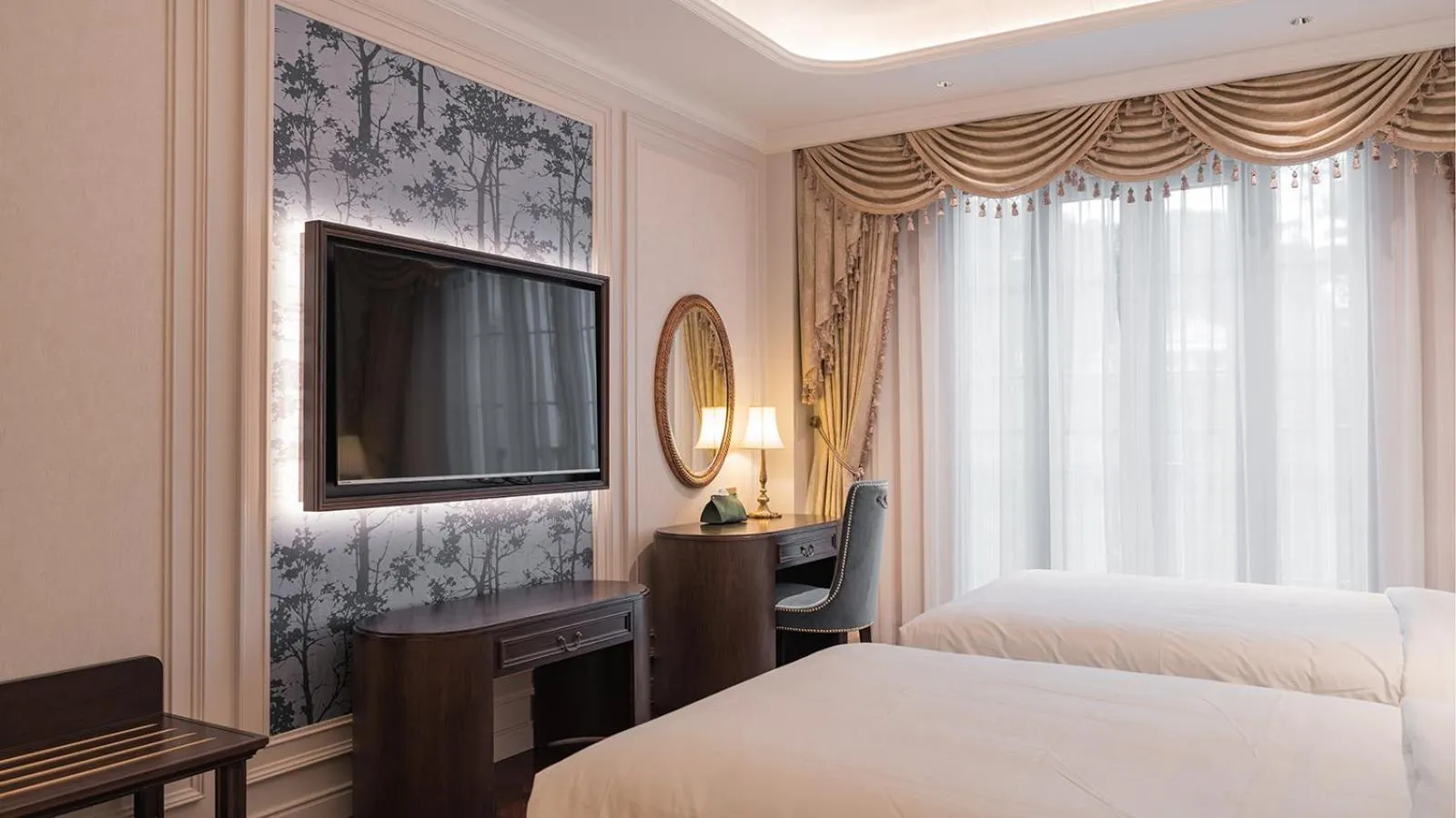 Bed in Golden Imperial Hotel