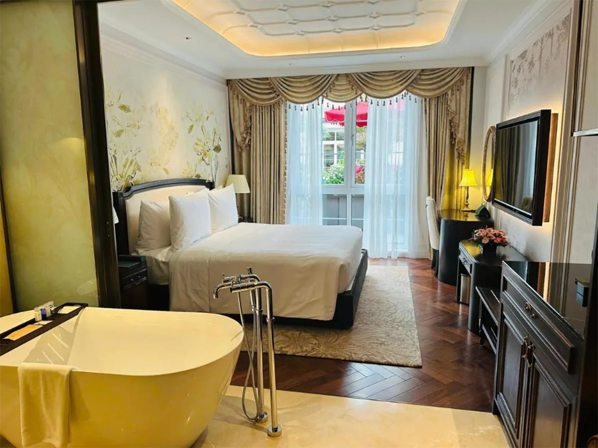 Bed in Golden Imperial Hotel