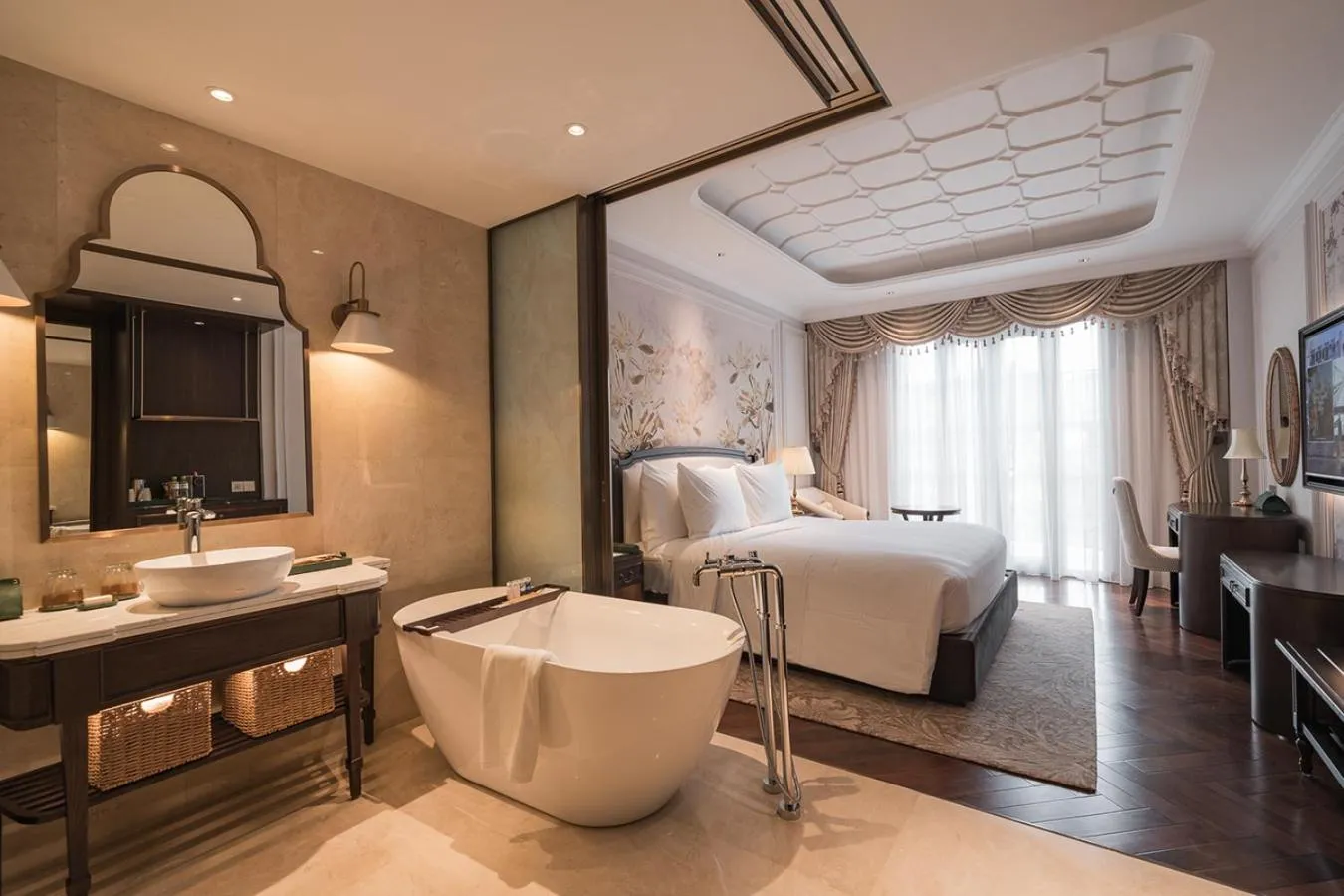 Bed in Golden Imperial Hotel