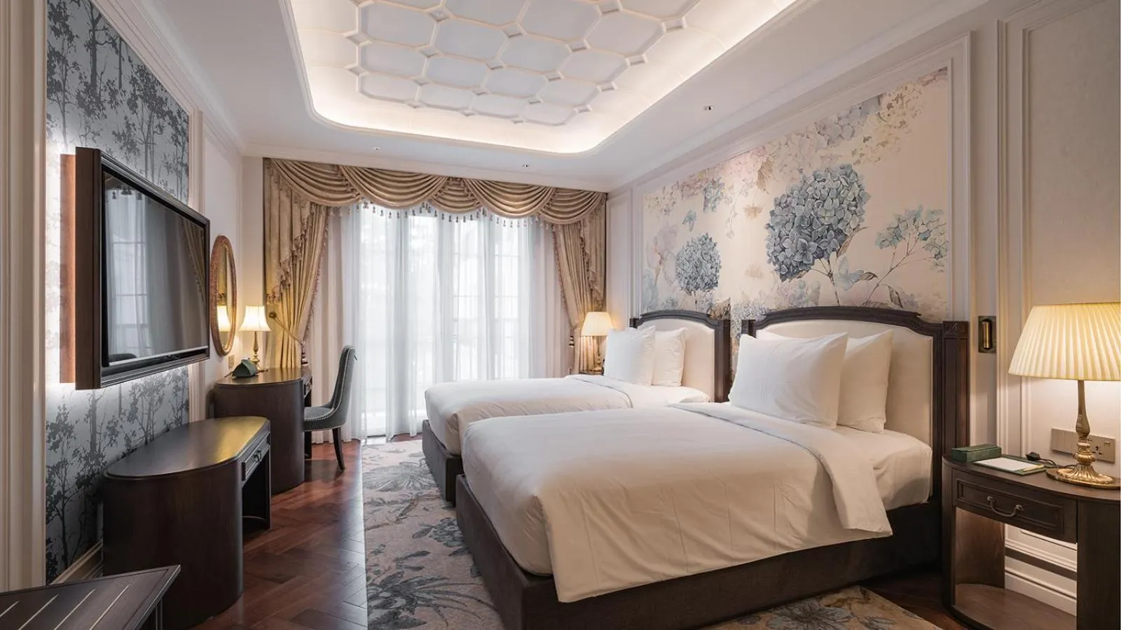 Bed in Golden Imperial Hotel